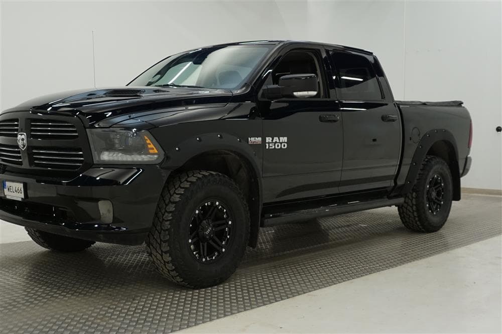 Dodge Ram Sport 5.7 Hemi 4WD 401hk Breddare Taklucka Moms exteriör