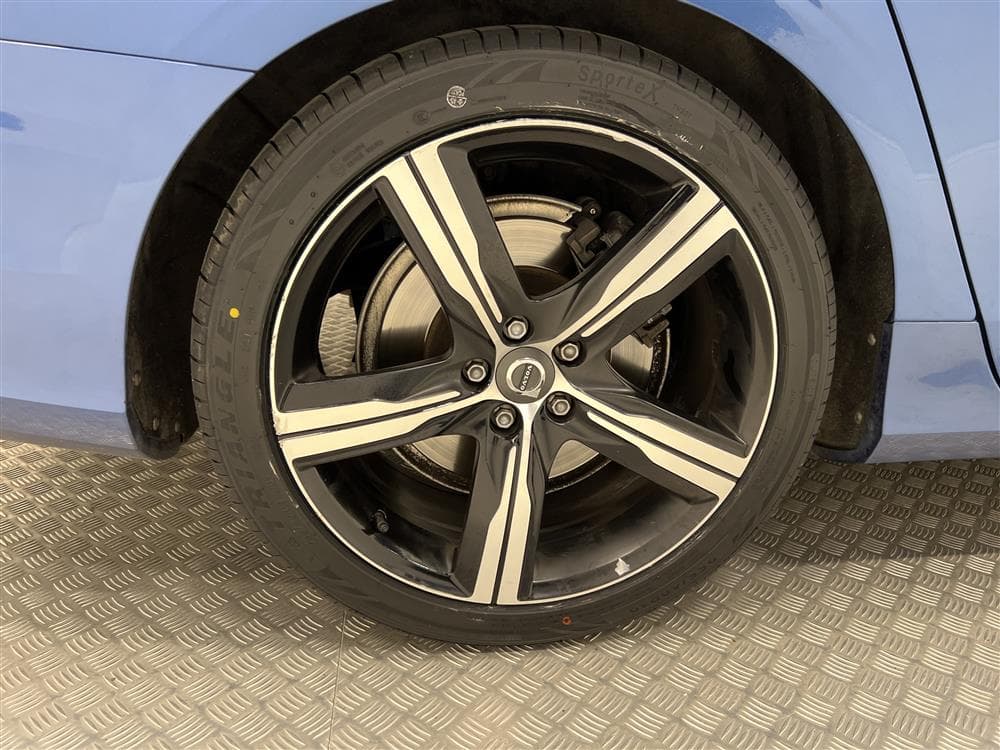 Volvo V90 T6 310hk AWD R-Design Värmare VOC Pano Navi Kamerainteriör
