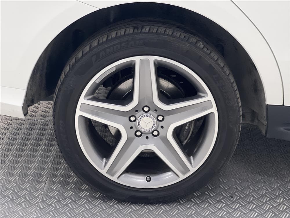 Mercedes-Benz GLE 350d 4M 258hk AMG Värmare 360° H/K Naviinteriör