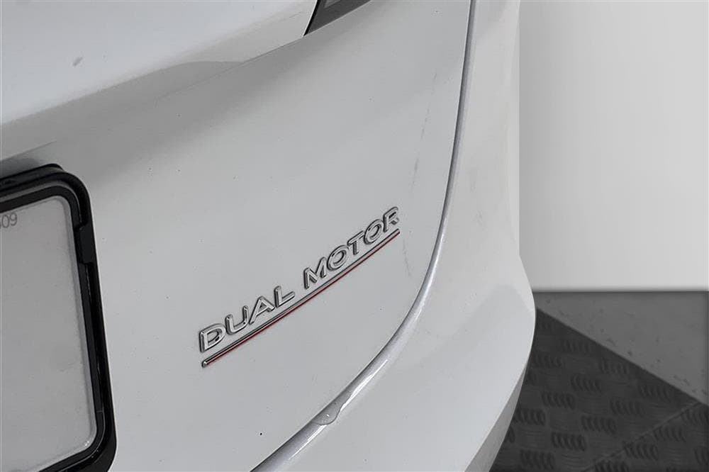 Tesla Model 3 Performance AWD Svensksåld Premiumexteriör