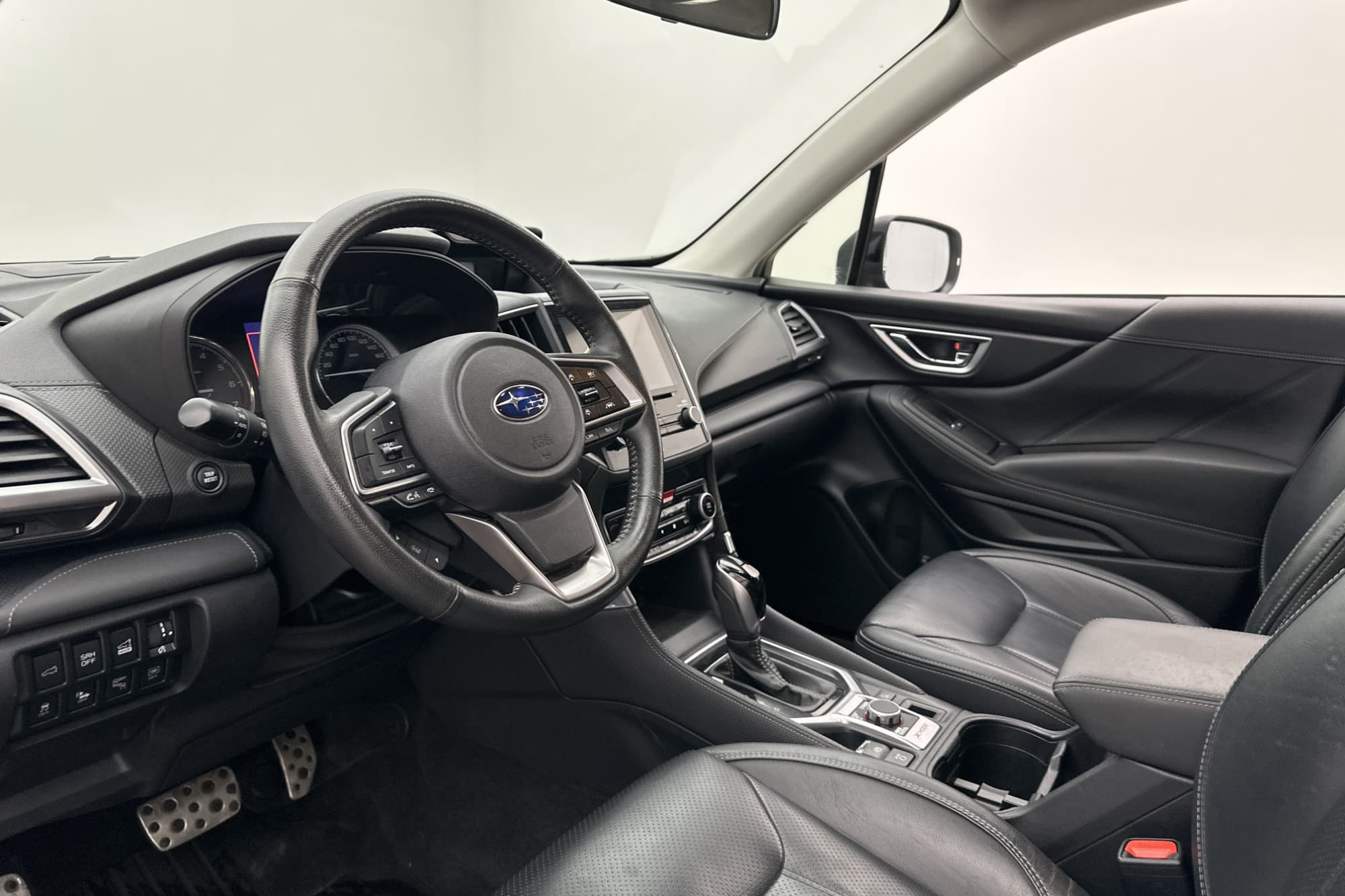 Subaru Forester e-Boxer AWD 150hk Ridge Kamera Carplay Skinn