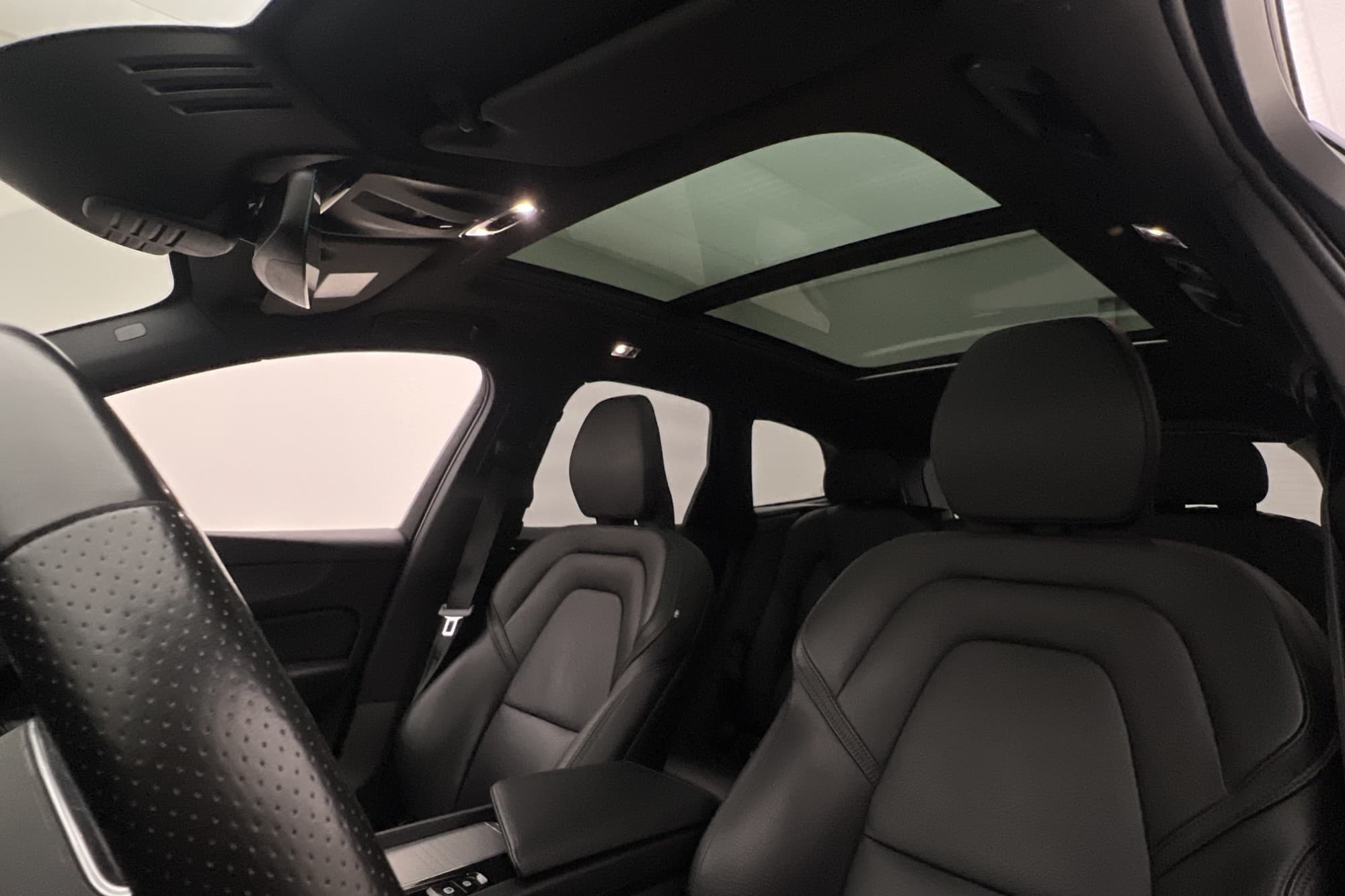 Volvo XC60 T5 AWD R-Design Pano H/K VOC Värm 360° CarPlay