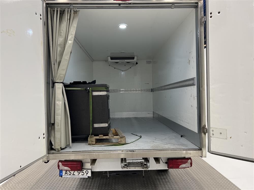 Mercedes-Benz Sprinter 316 CDI Automat Kylbil Värmare Moms interiör