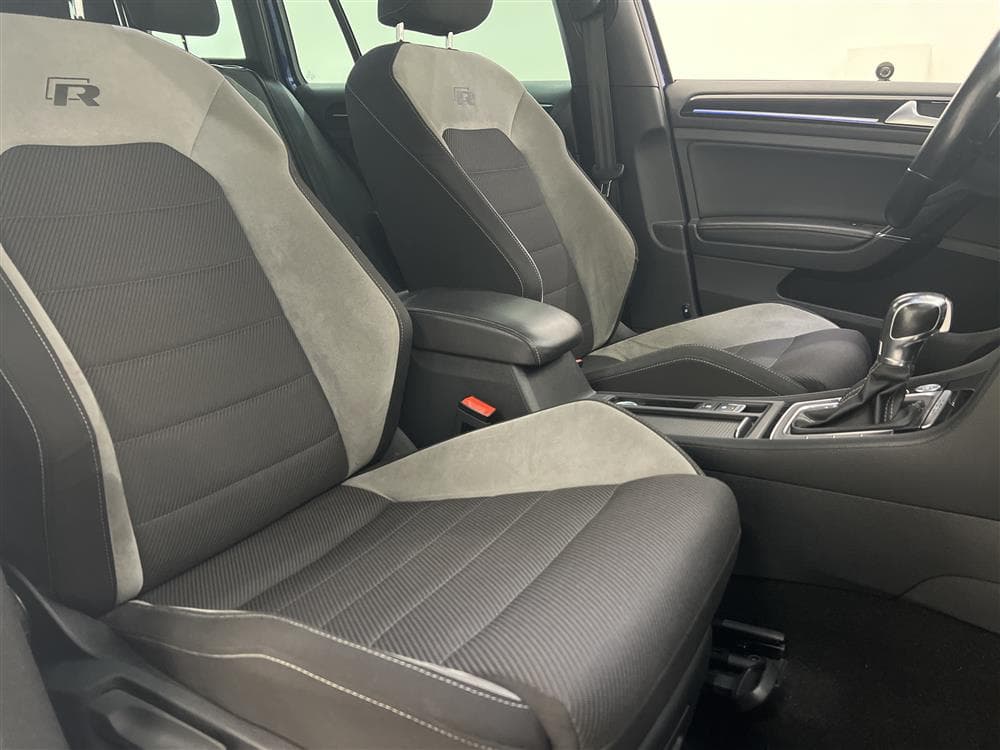 Volkswagen Golf 2.0 TSI R 4Motion 300hk Dynaudio Navigationinteriör