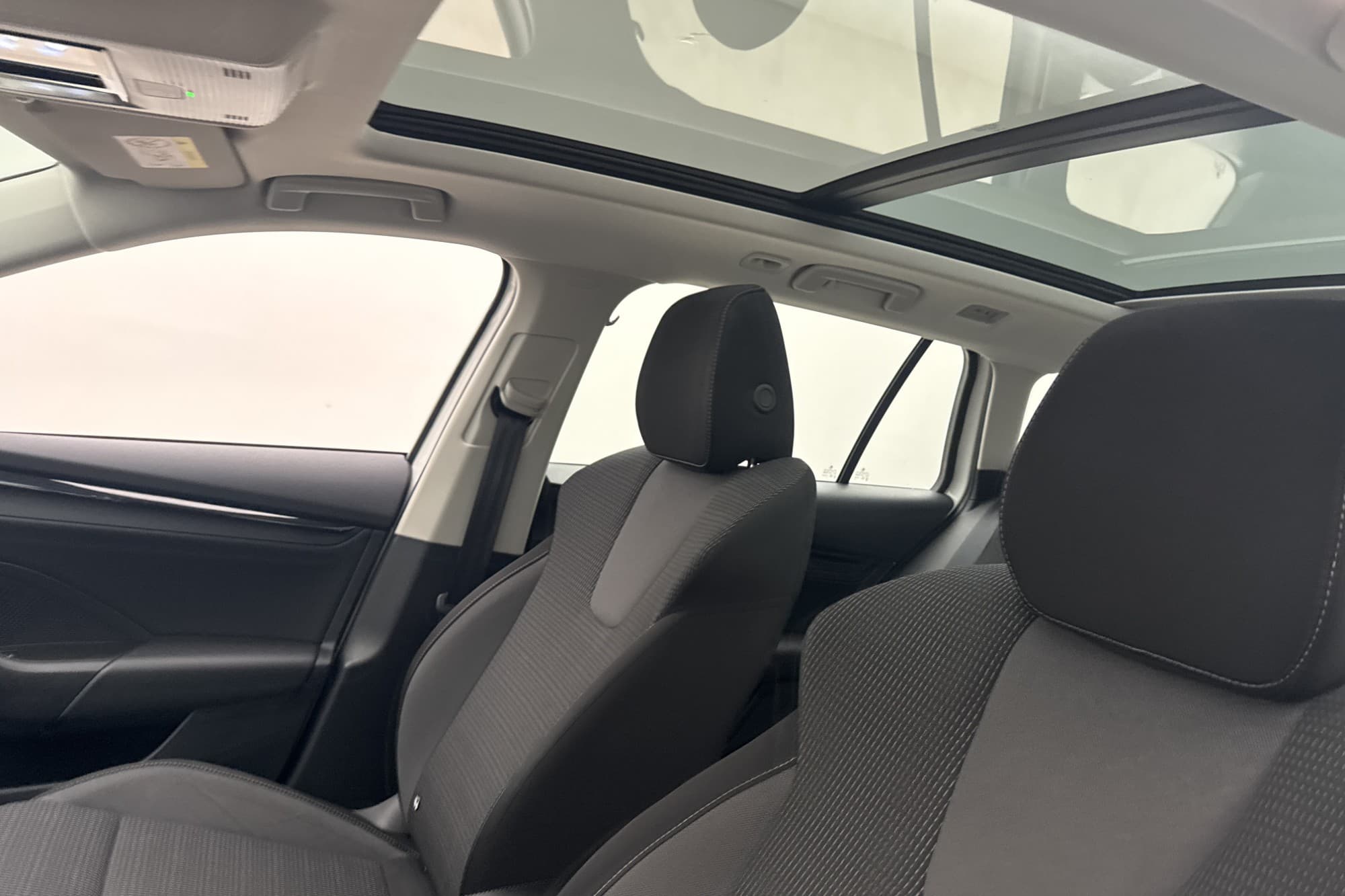 Skoda Octavia Kombi 150hk Panorama Cockpit Värm Kamera Drag