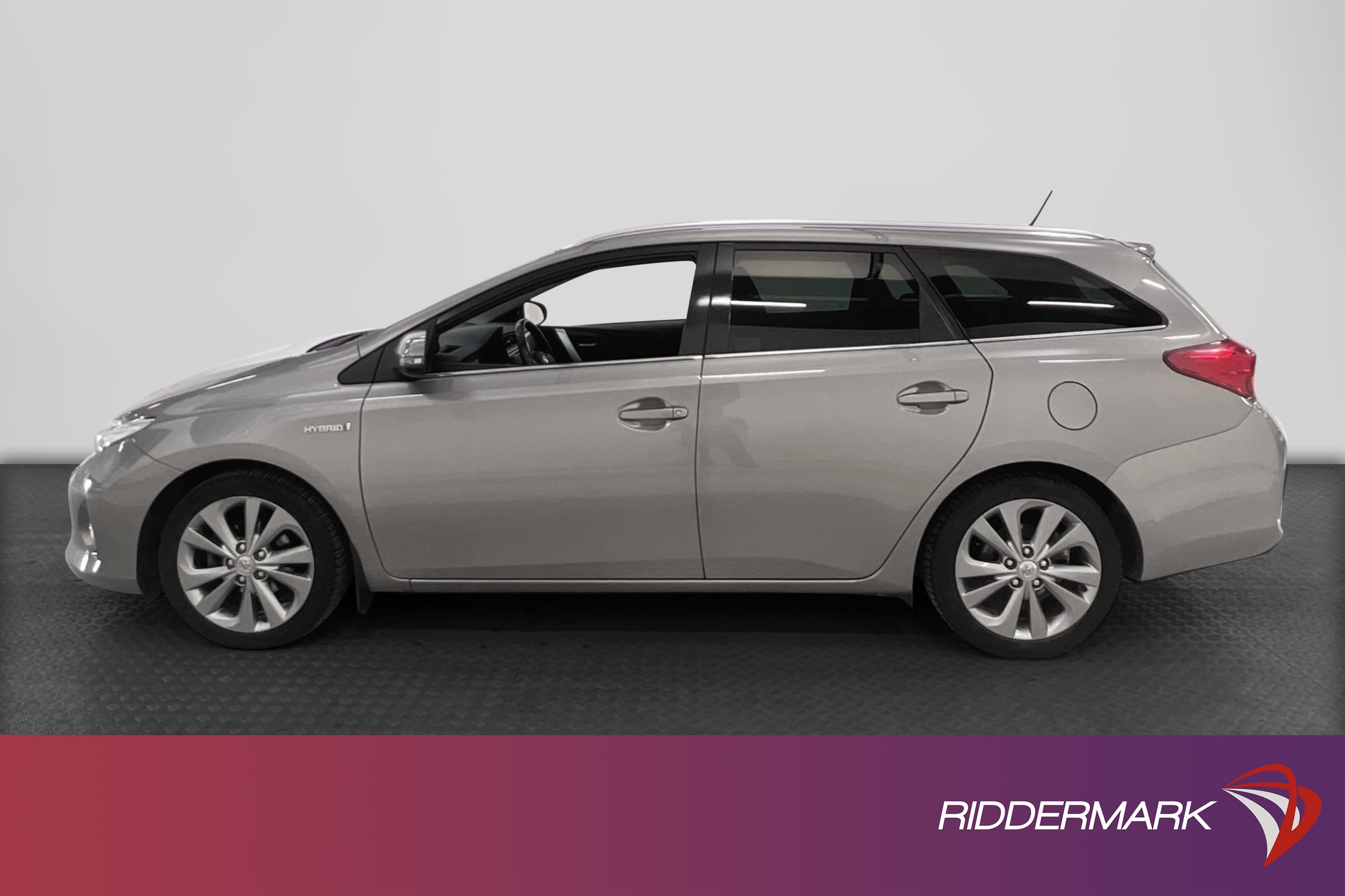 Toyota Auris TS Hybrid e-CVT 136hk