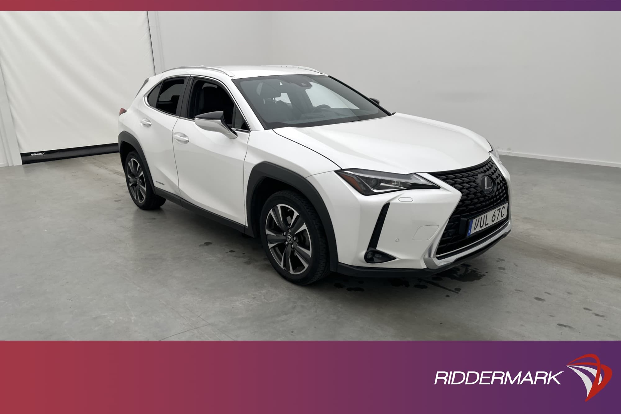 Lexus UX 250h E-Four 184hk