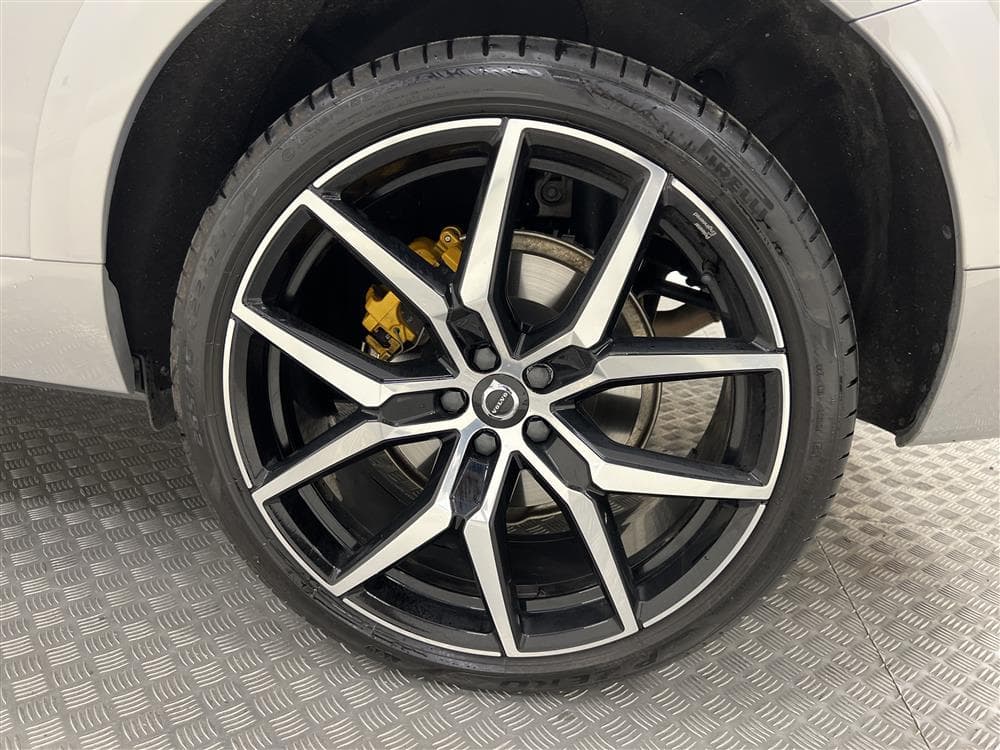 Volvo XC60 T8 AWD TwEn Polestar 421hk R-Design Pano H/K HuDinteriör