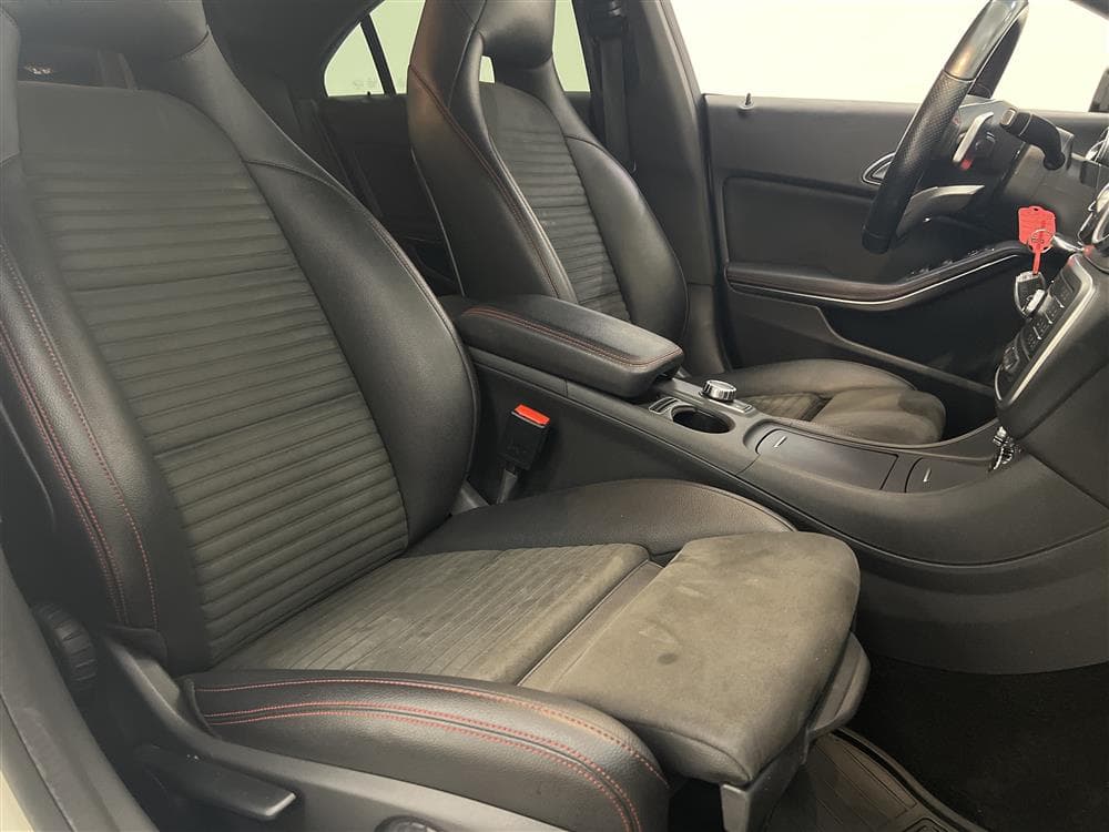 Mercedes-Benz CLA 200d AMG Navi Skinn/Alcantara 0,39l/milinteriör