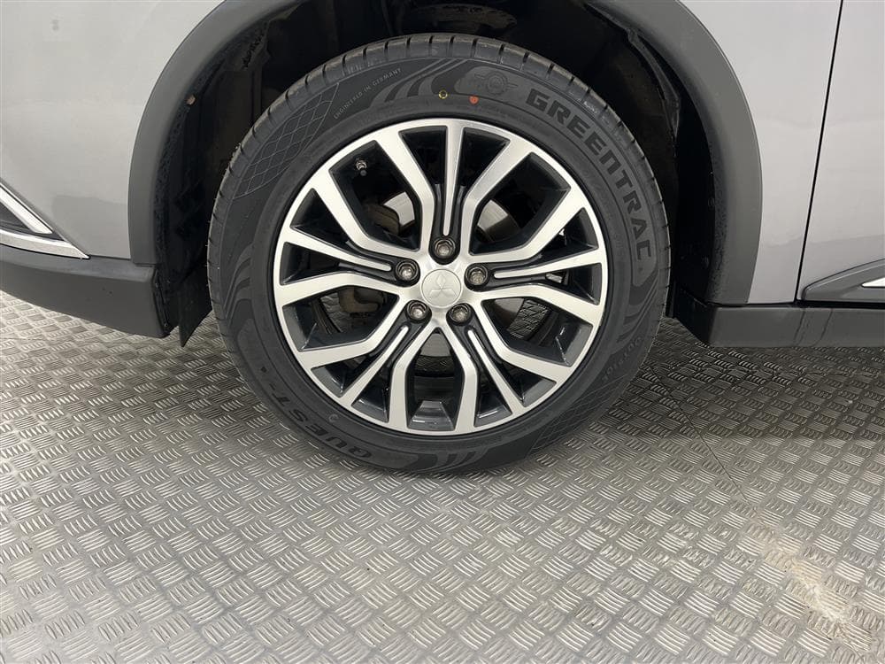 Mitsubishi Outlander 4WD Business Kamera 7-Sits HELG KAMPANJinteriör