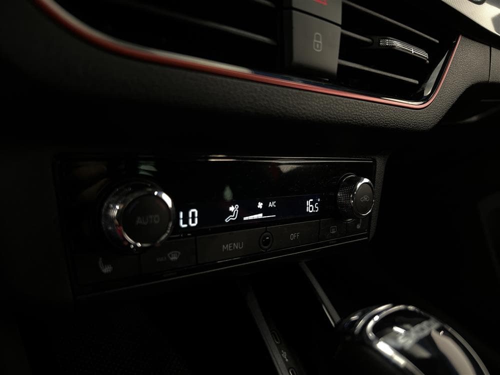 Skoda Kamiq 1.5 TSI 150hk Monte Carlo Pano Navi Cockpit