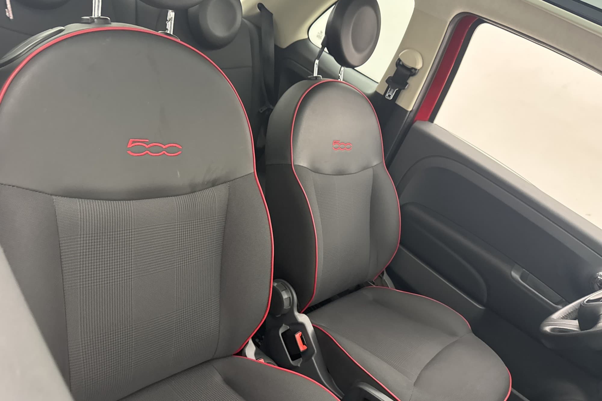 Fiat 500 1.2 8V 69hk Lounge M&K-Värmare Panorama Halvskinn
