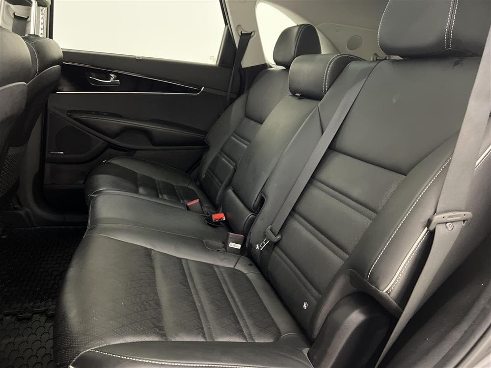 Kia Sorento 2.2 CRDi AWD 200hk GT-line M/K-Värmare Drag Panointeriör