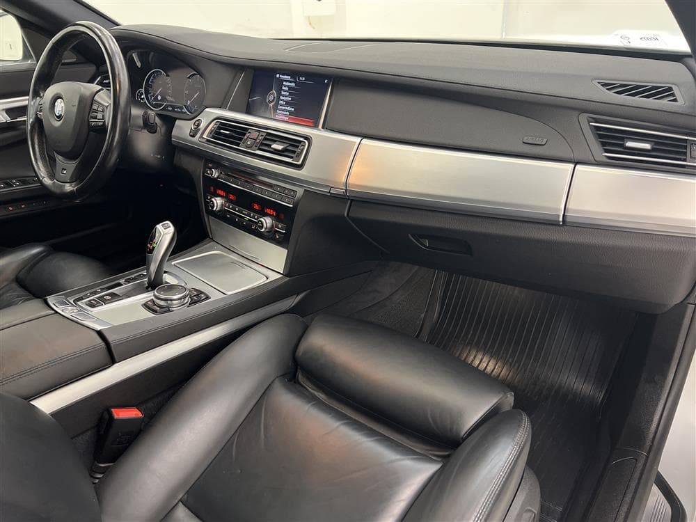 BMW 740d xDrive 313hk M-Sport H/K T-lucka HUD GPS B-kam Drag