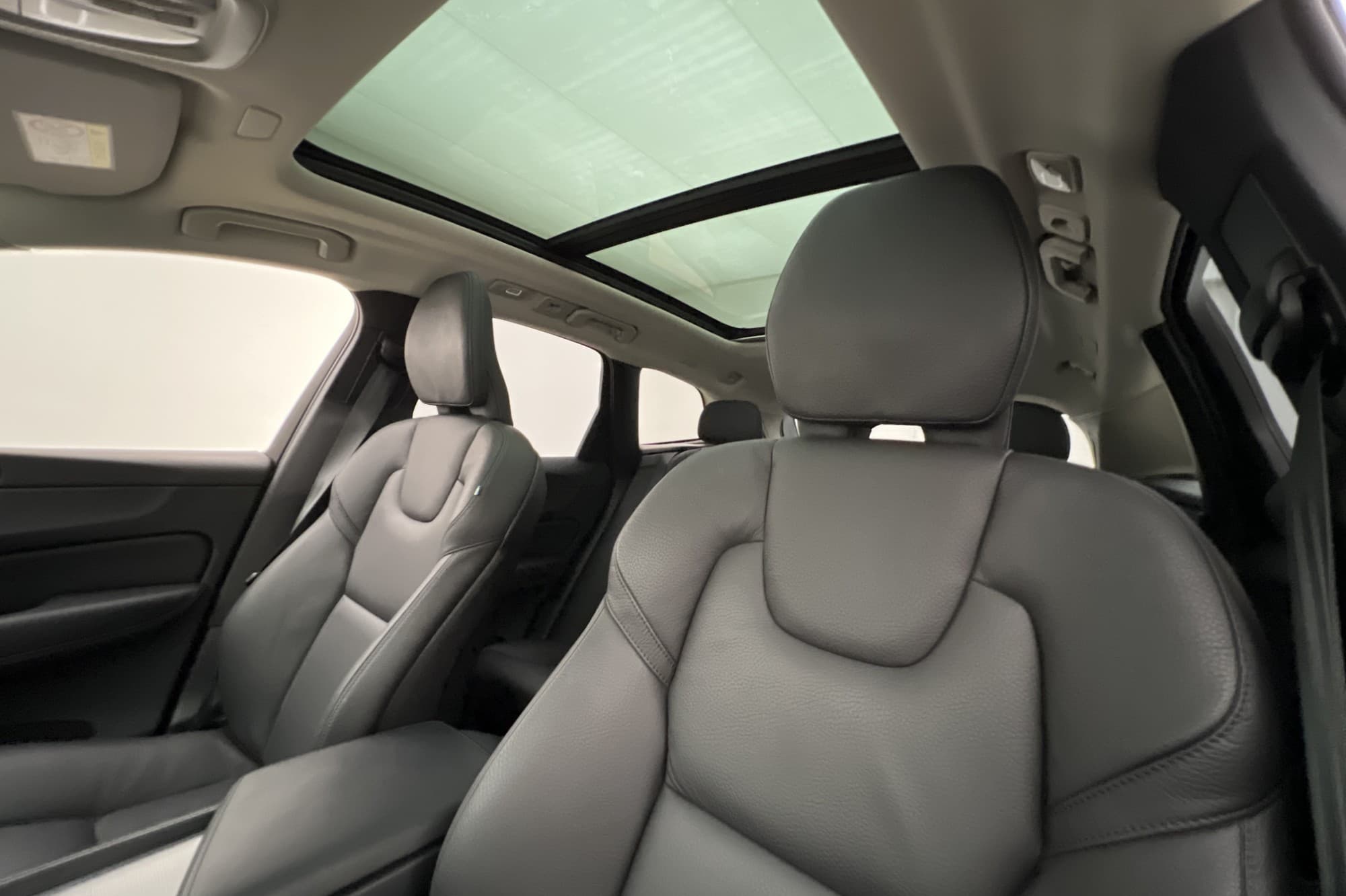 Volvo XC60 Recharge T6 AWD 350hk Plus Dark Värmare Pano Drag