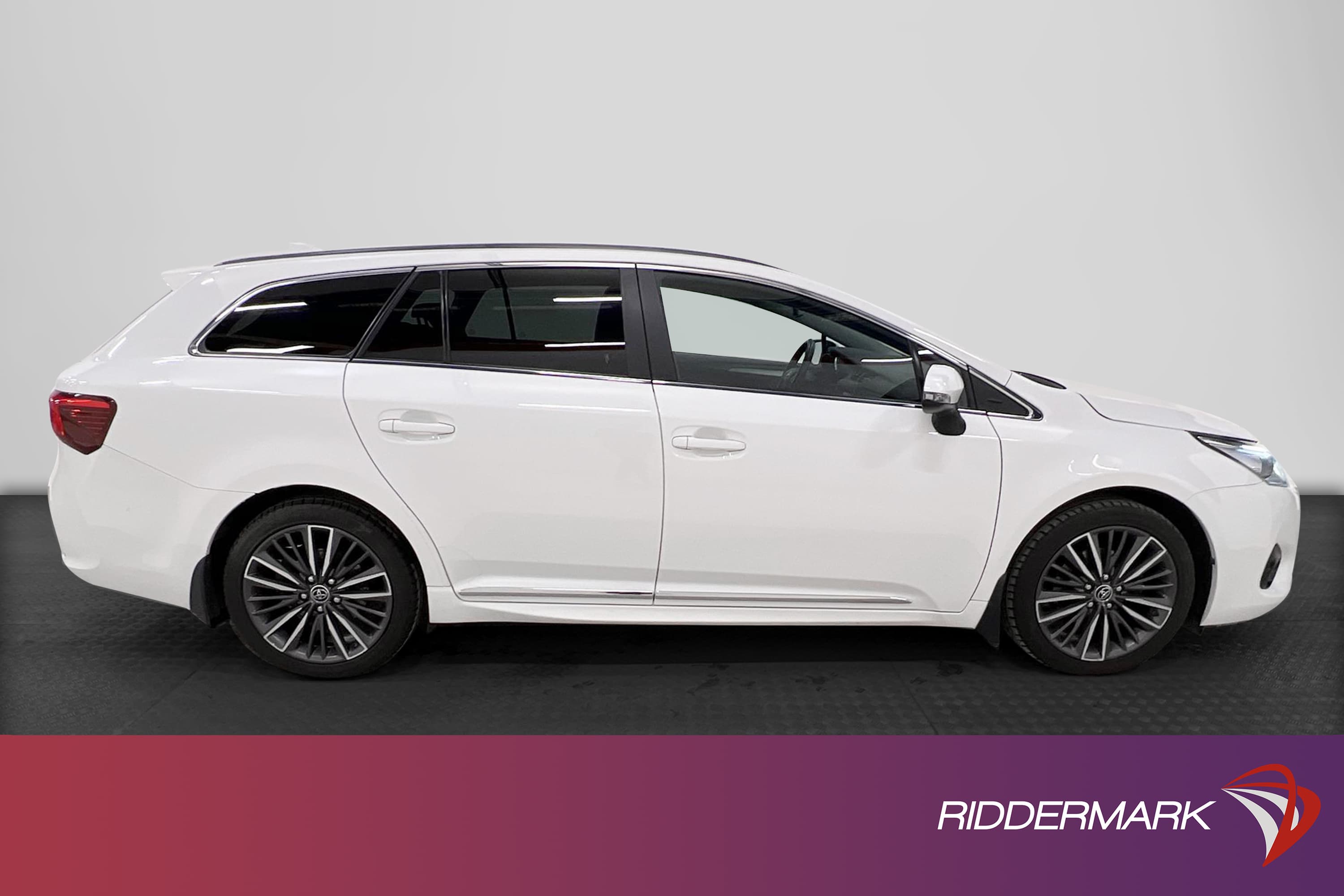 Toyota Avensis 2.0 152hk M&K-Värmare Navi Drag B-Kam Skinn 