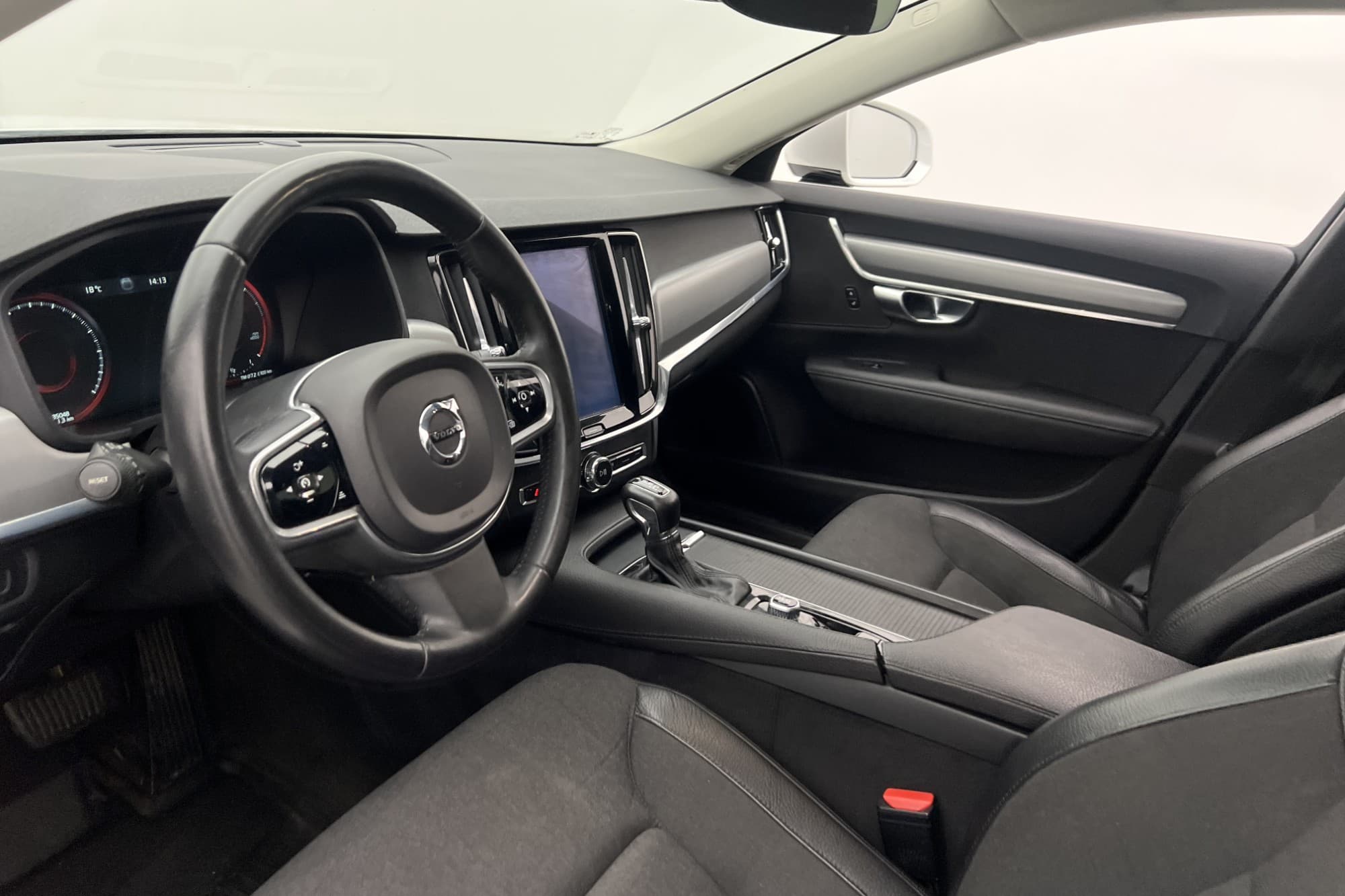 Volvo V90 D3 AWD 150hk Momentum Dragkrok P-Sensorer