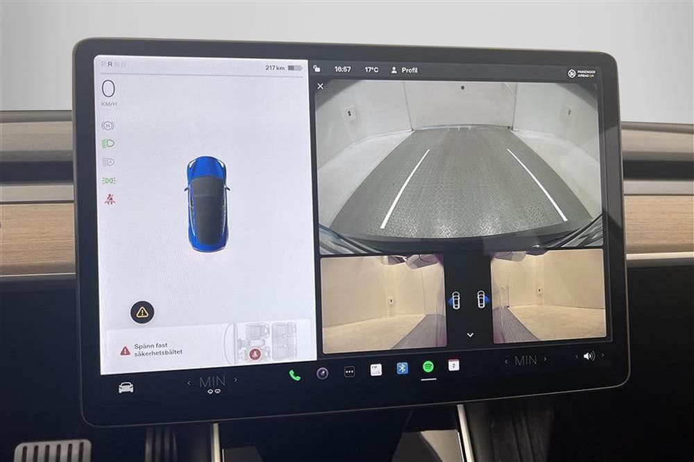 Tesla Model 3 Performance AWD 510hk Svensksåld Autopilotinteriör