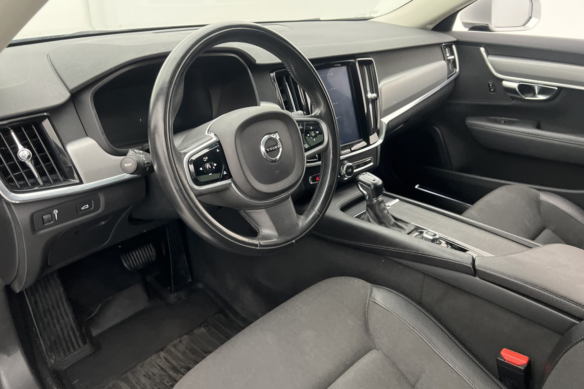 Volvo V90 D4 AWD Advanced VOC D-Värmare CarPlay Dragkrok