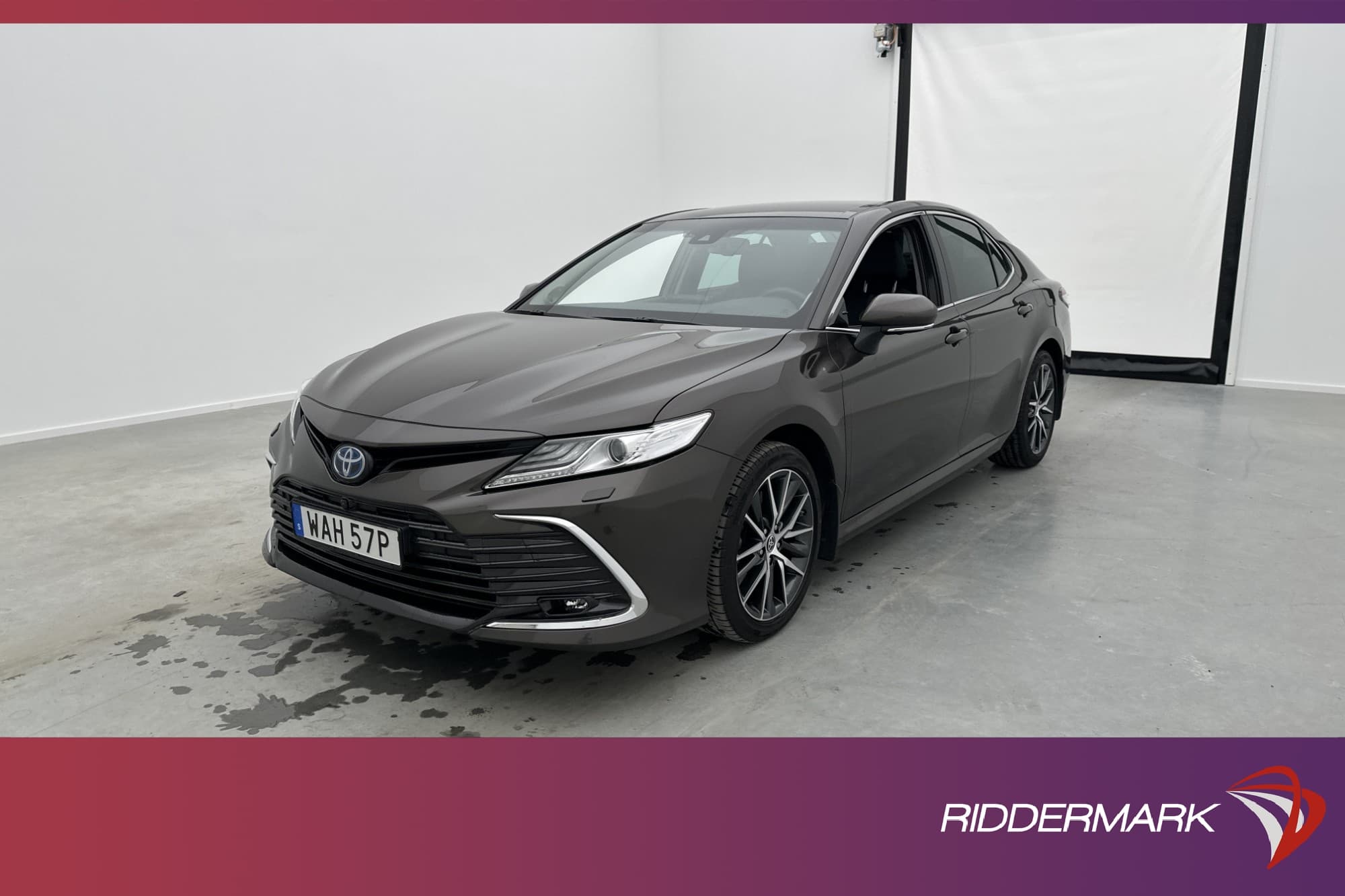 Toyota Camry Hybrid 218hk