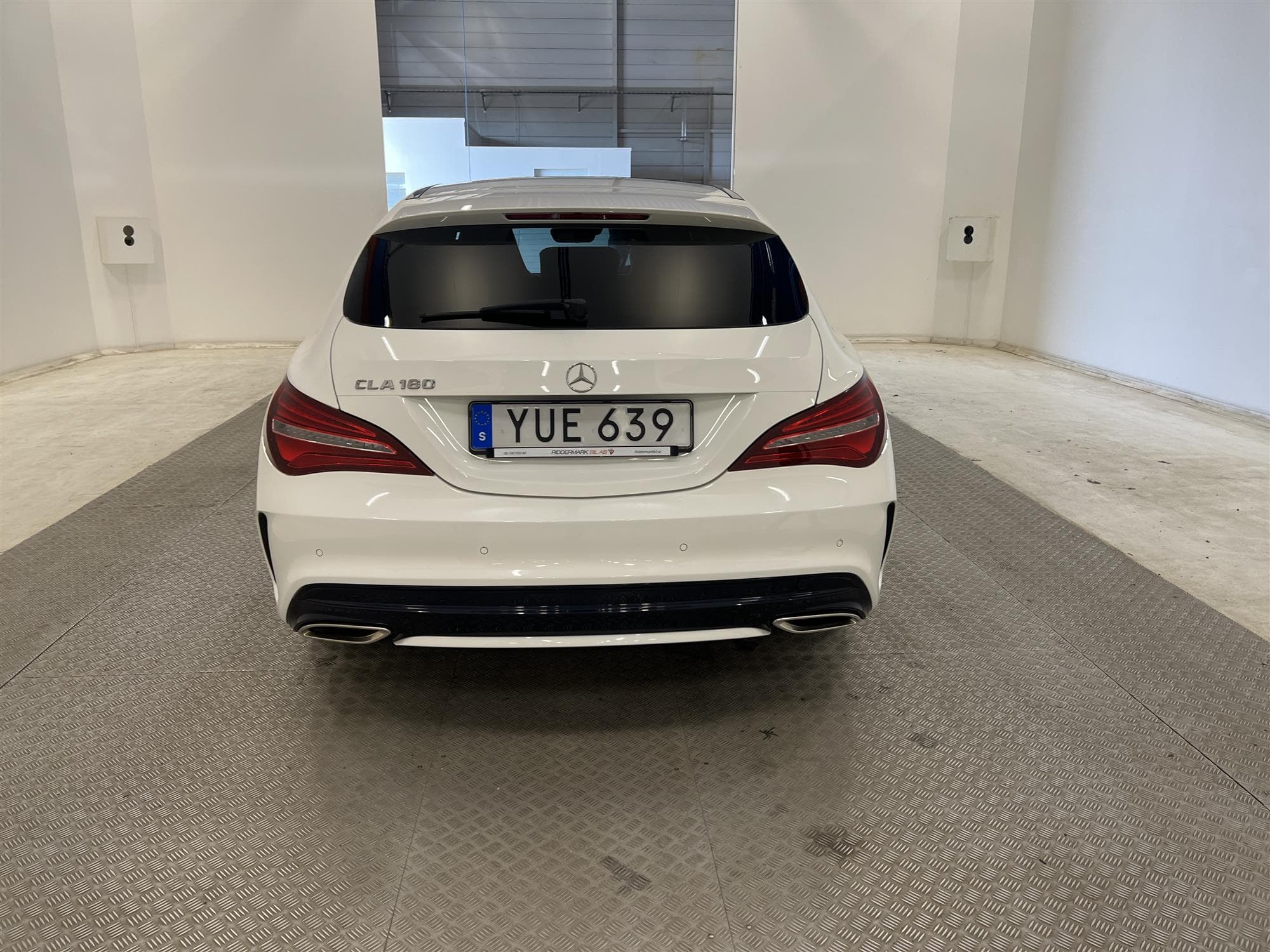 Mercedes-Benz CLA 180 122hk SB AMG Sport Panorama B-Kamera 