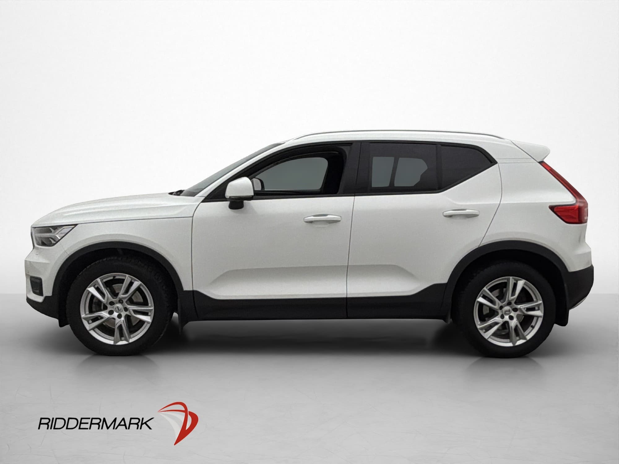 Volvo XC40 T4 AWD Momentum Pro Pano Dragkrok Skinn 360° VOC