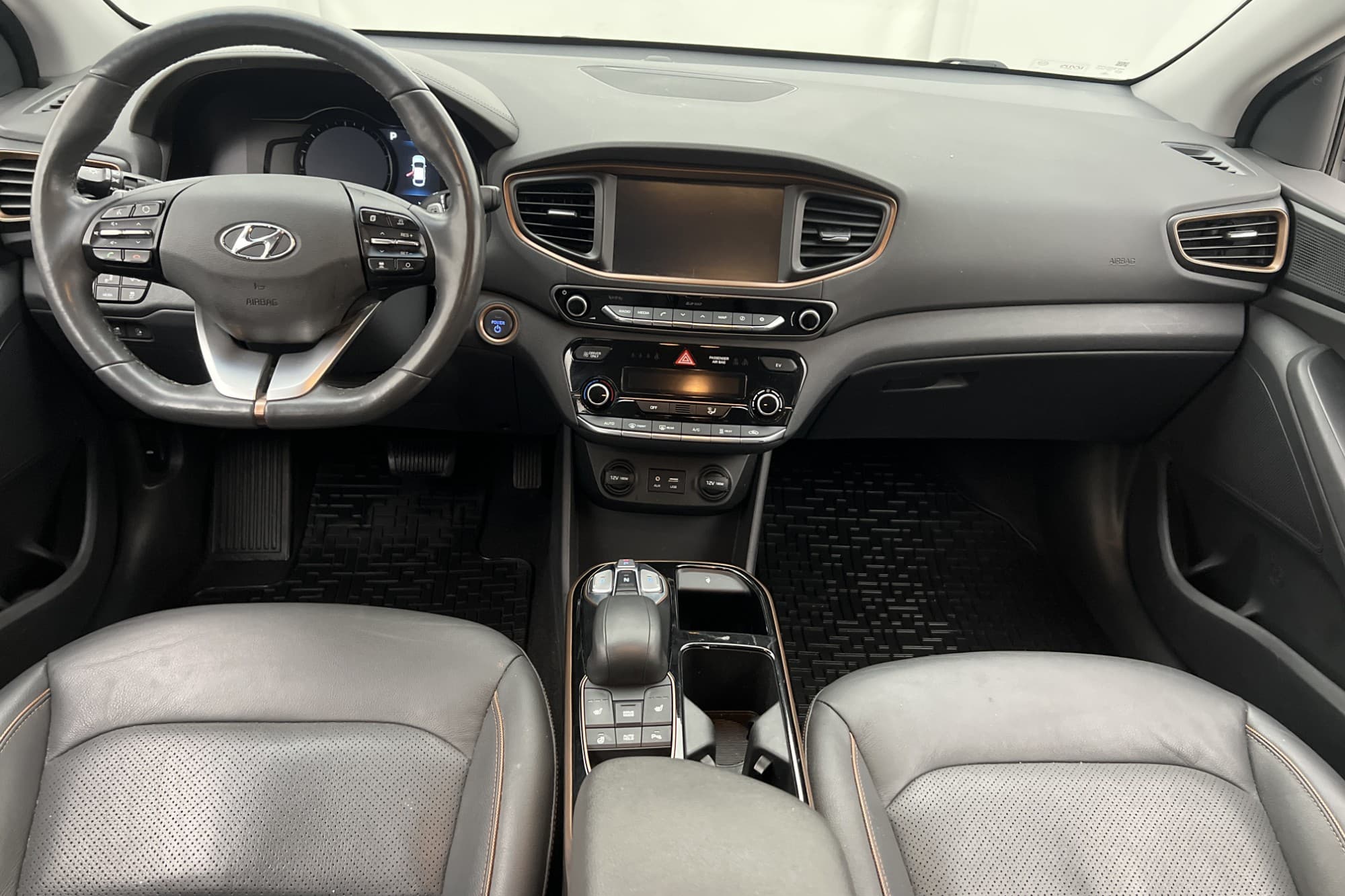 Hyundai IONIQ 28 kWh 120hk Premium Plus Skinn Kamera CarPlay