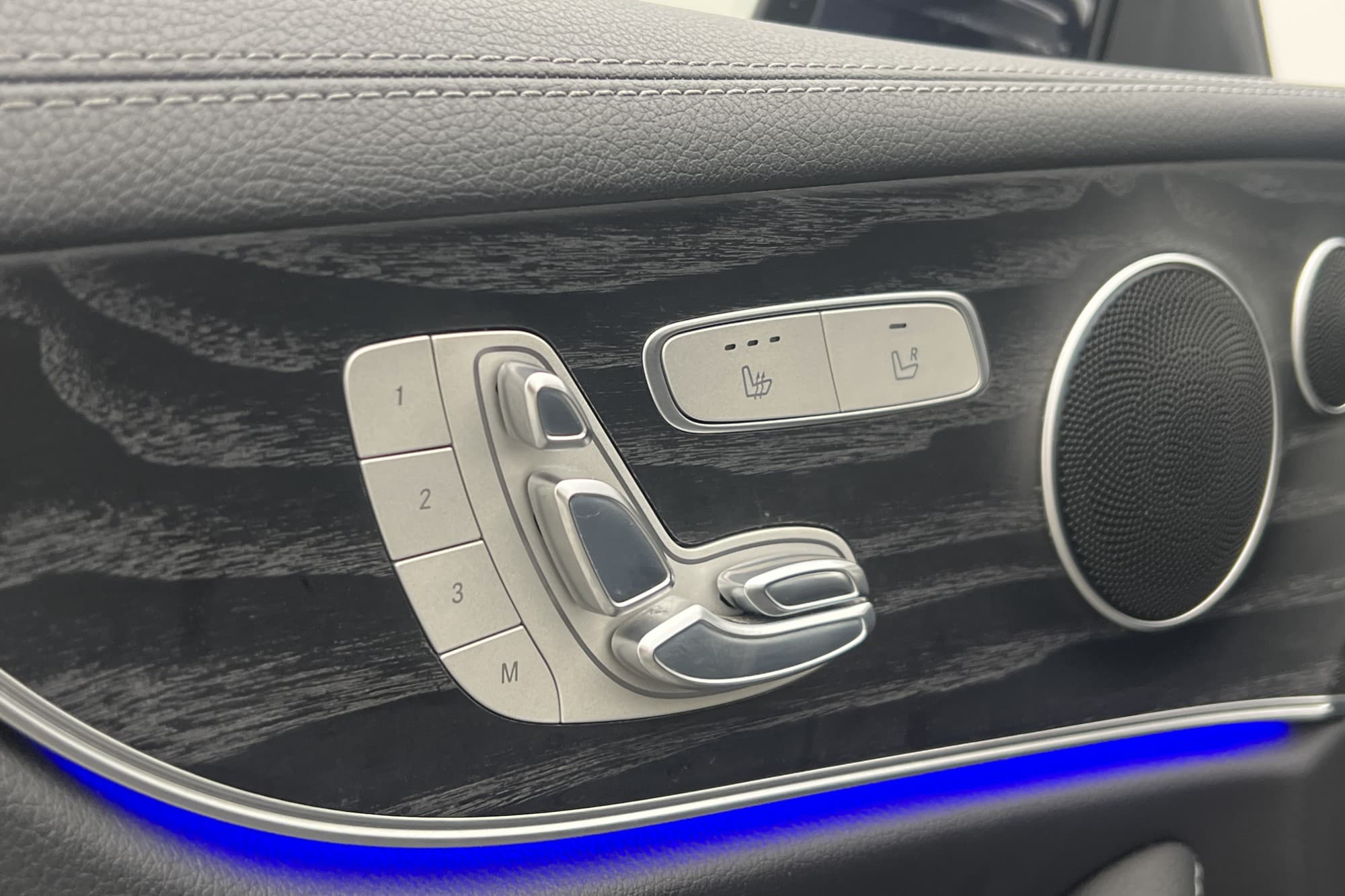 Mercedes-Benz E 300 Coupé AMG Navi Pano P-värm Kamera Skinn