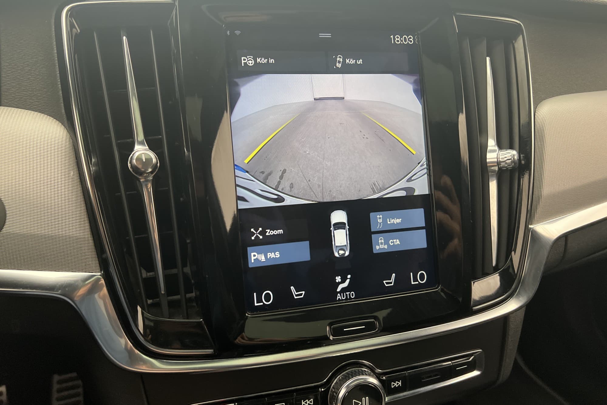 Volvo S90 D4 AWD R-Design VOC Pano Värm Kamera Navi Blis