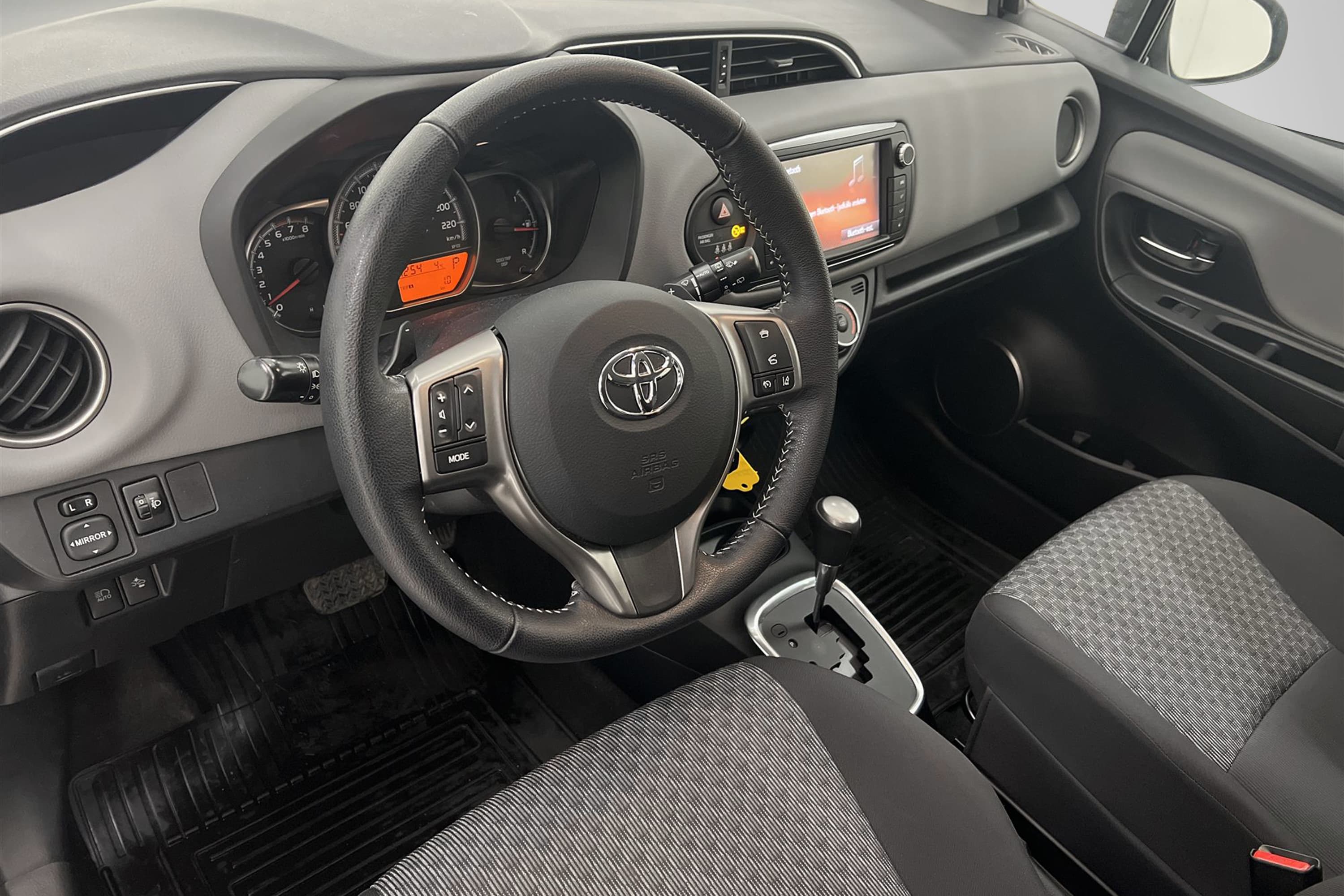 Toyota Yaris 1.33 99hk 1 Bruk B-Kamera 426kr Skatt 0,49L/mil