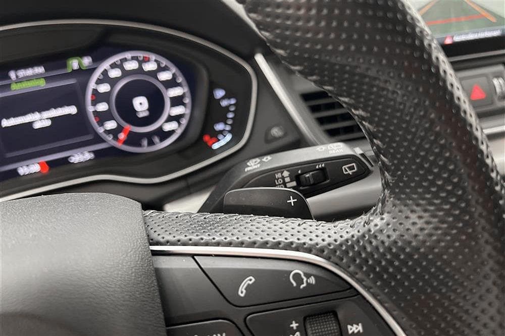 Audi Q5 TDI 190hk Quattro S-Line Cockpit D-värm B&O Naviinteriör