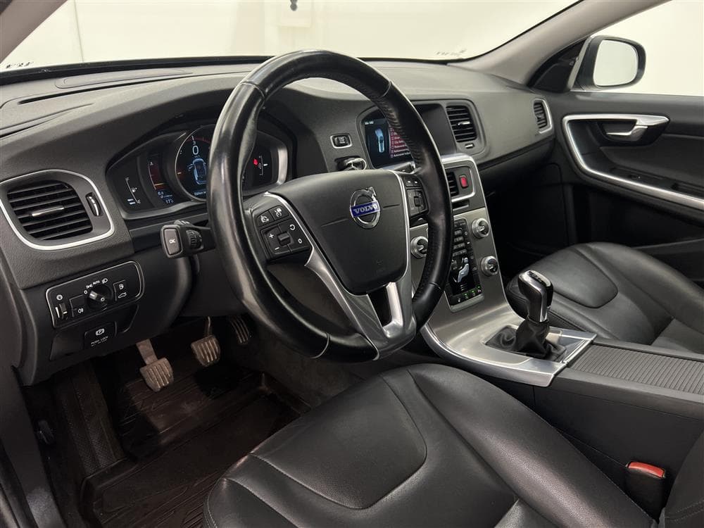 Volvo V60 D4 181hk Summum GPS D-värm Perf-sound Drag Välserv