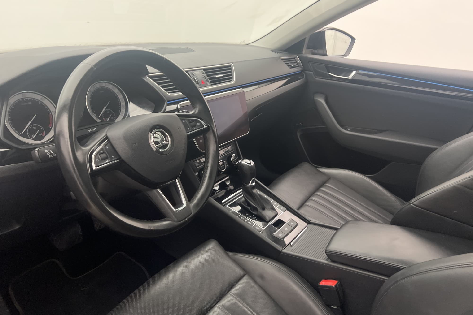 Skoda Superb 4x4 190hk L&K Pano Canton P-Värm Kamera Drag