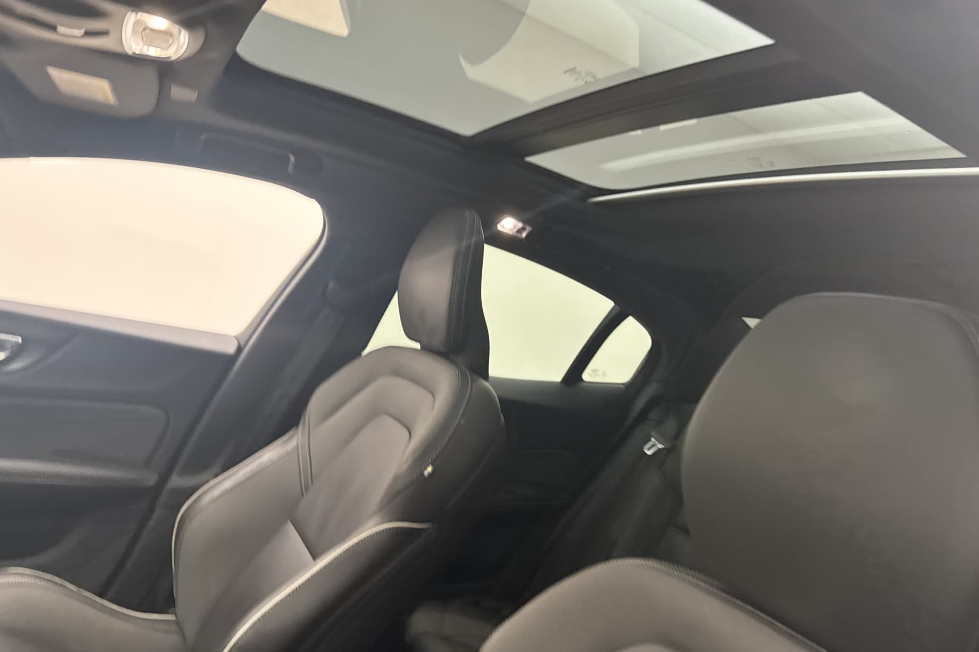 Volvo S60 B5 R-Design VOC Pano Skinn Värmare 360° CarPlay