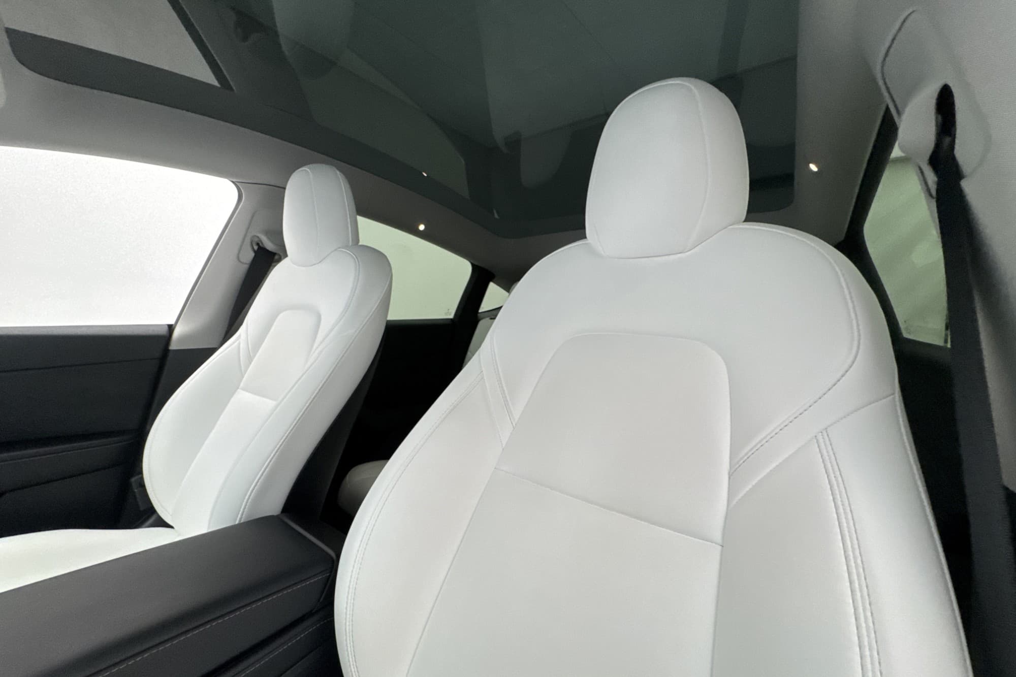 Tesla Model Y Long Range AWD Autopilot Drag Svensksåld