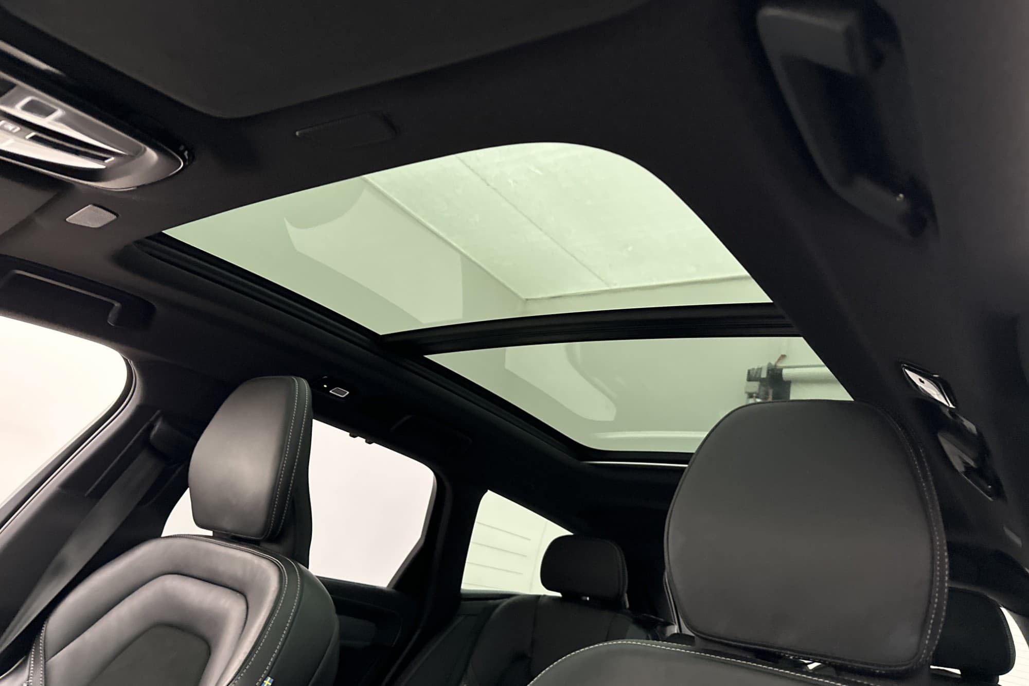 Volvo V90 T8 AWD 456hk R-Design Pano B&W Luftfjädring MOMS