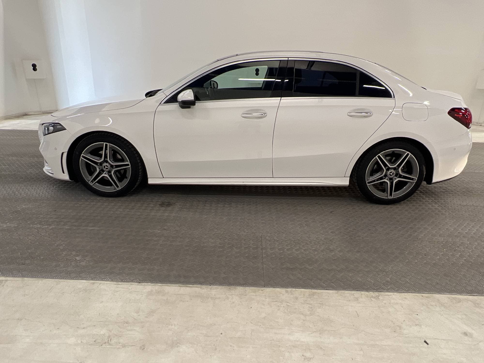 Mercedes-Benz A 200 Sedan AMG Kamera Pano Navi Widescreen