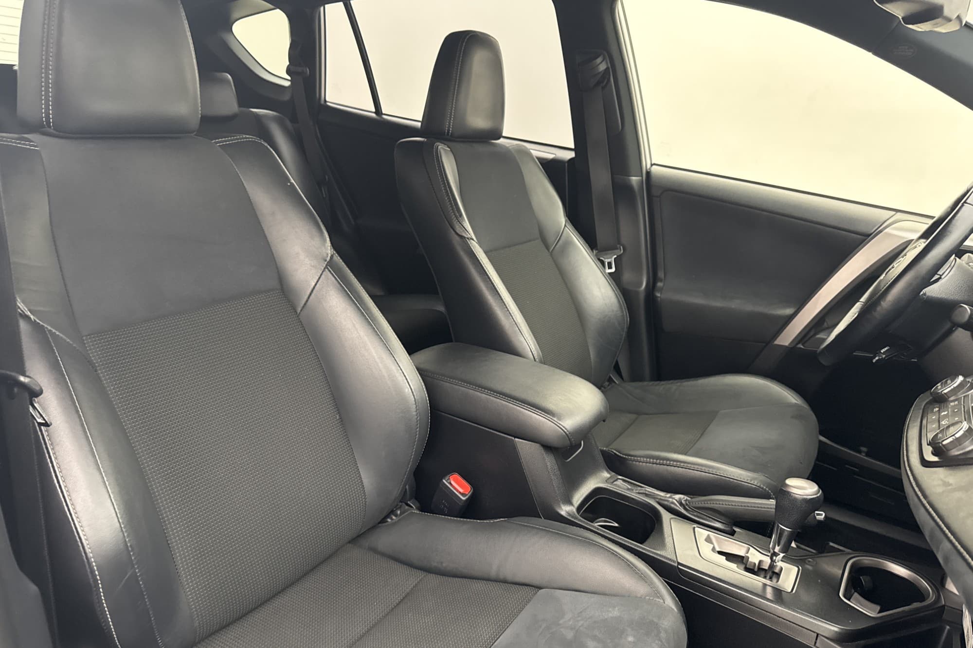 Toyota RAV4 Hybrid AWD 197hk Active Plus Kamera Halvskinn