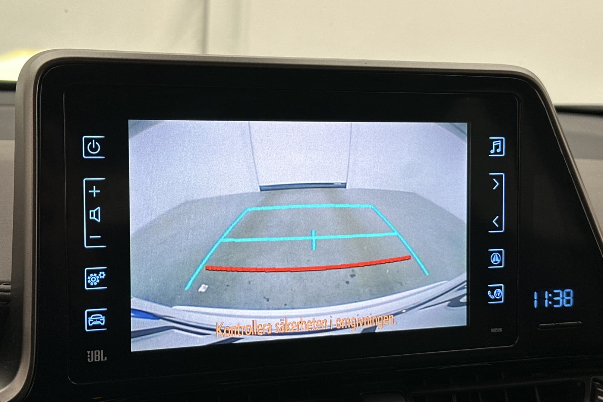 Toyota C-HR Hybrid CVT 122hk Executive JBL Kamera Navi Skinn