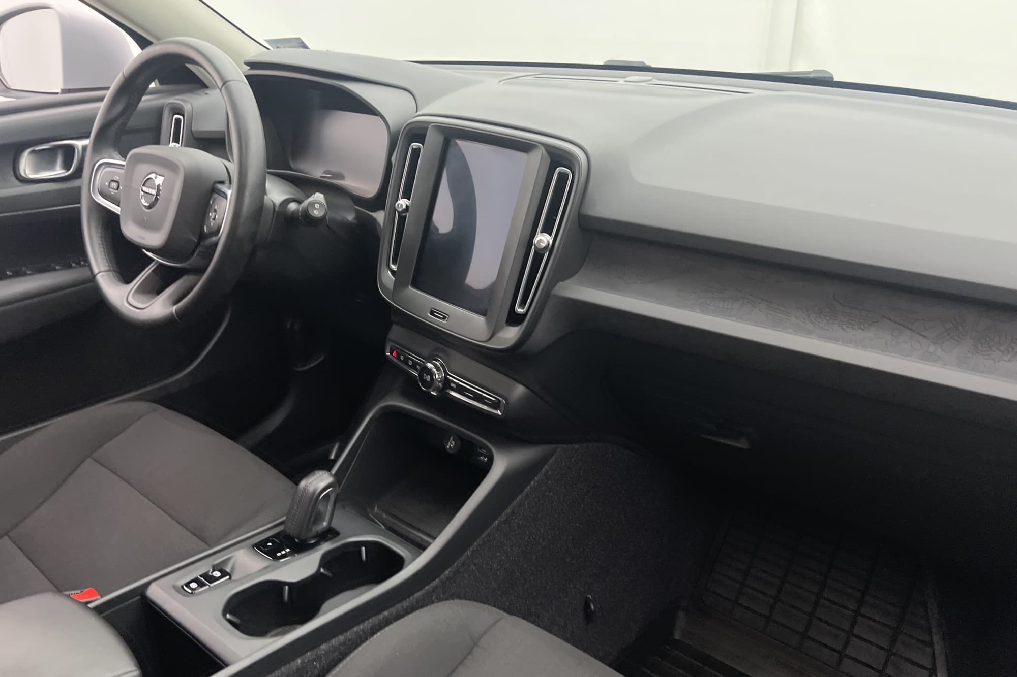 Volvo XC40 T2 129hk VOC Värm Navi Adaptiv Drag