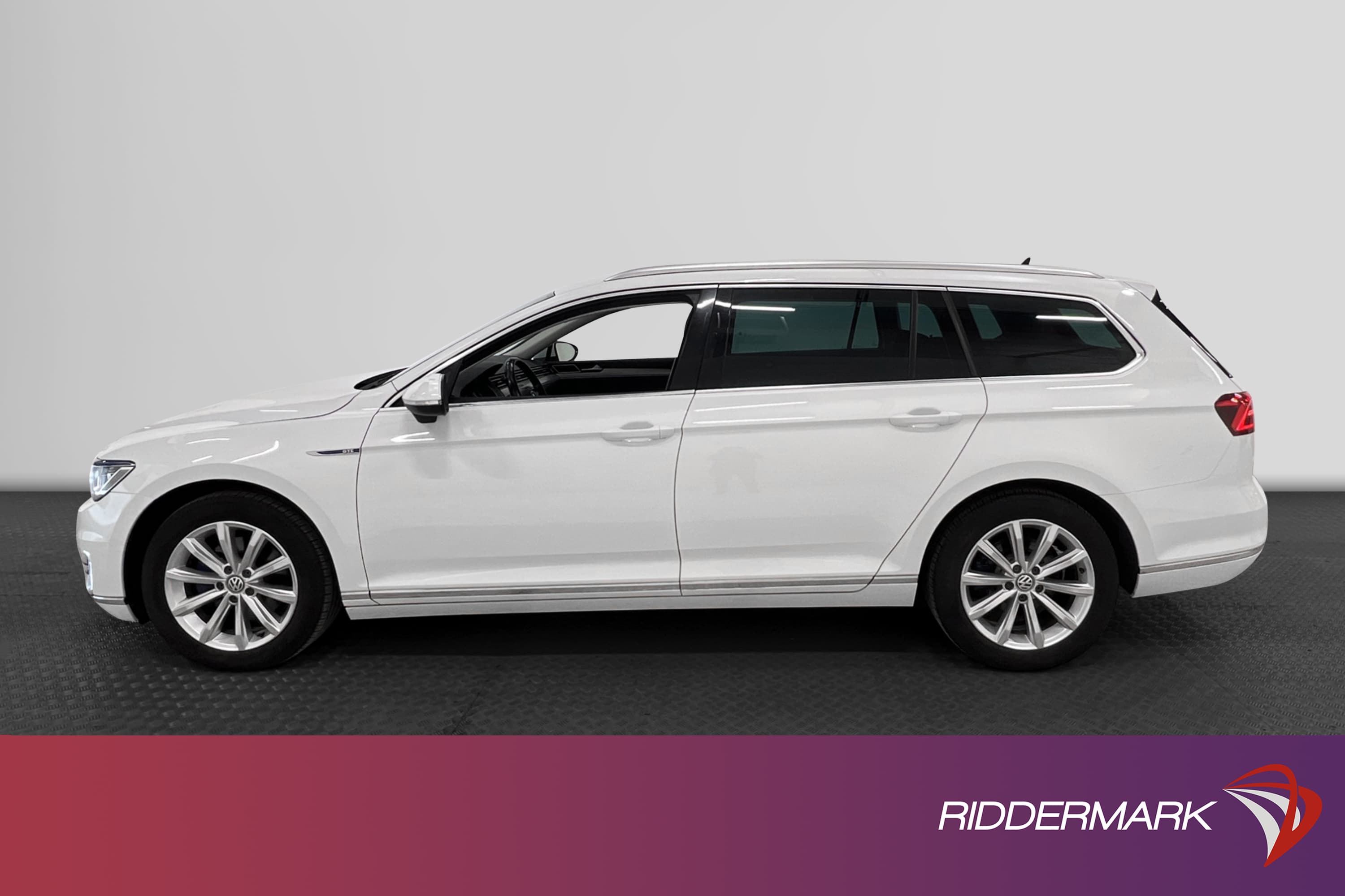 Volkswagen Passat GTE 218hk Backkamera Värmare Carplay