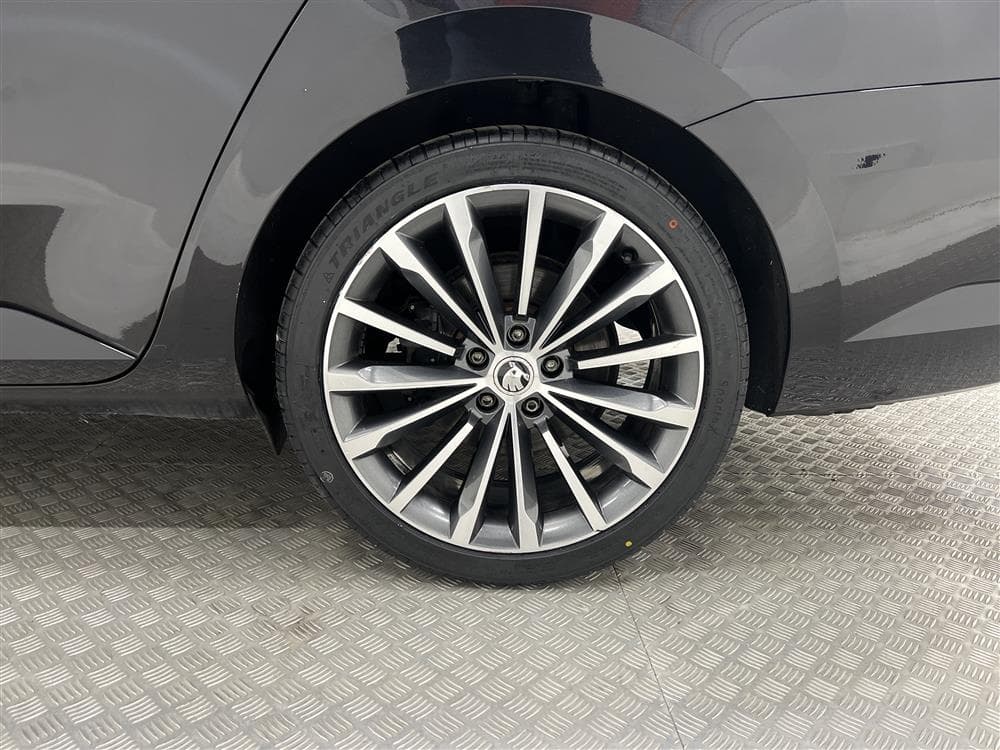 Skoda Superb 2.0 TDI Kombi 190hk L&K Pano Navi D-Värm Skinn