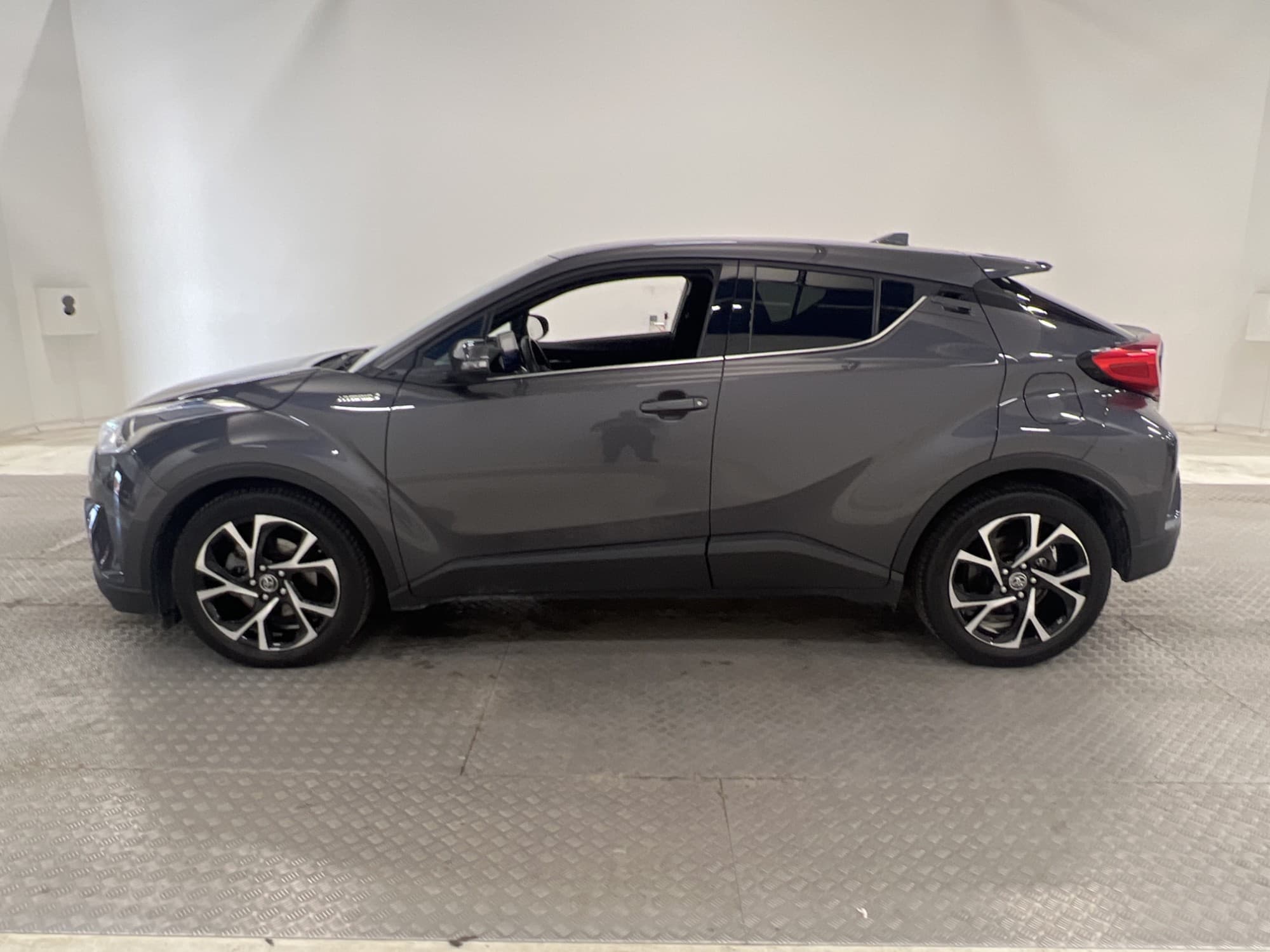 Toyota C-HR 1.8 HSD 122hk JBL B-Kamera