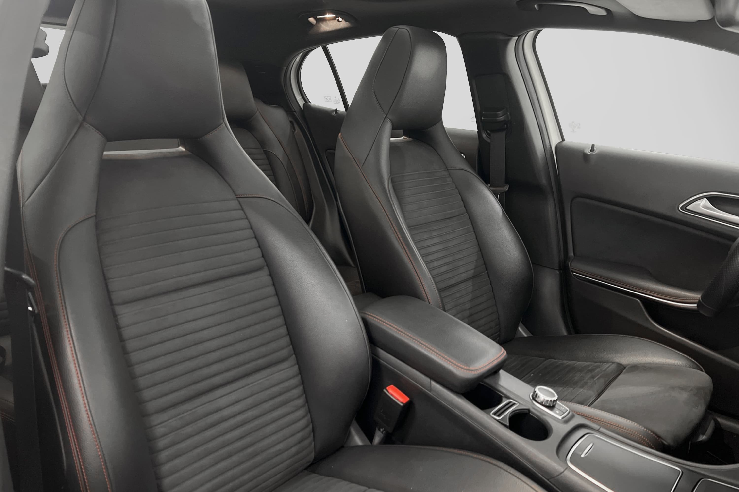Mercedes-Benz GLA 200 d 136hk AMG Panorama Halvskinn CarPlay