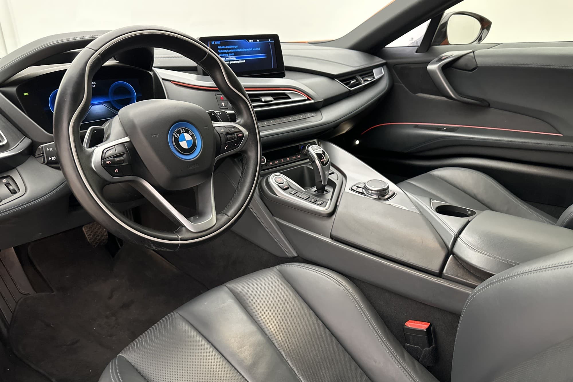 BMW i8 xDrive Coupé 362hk Head-Up H/K 360° Navi Svensksåld