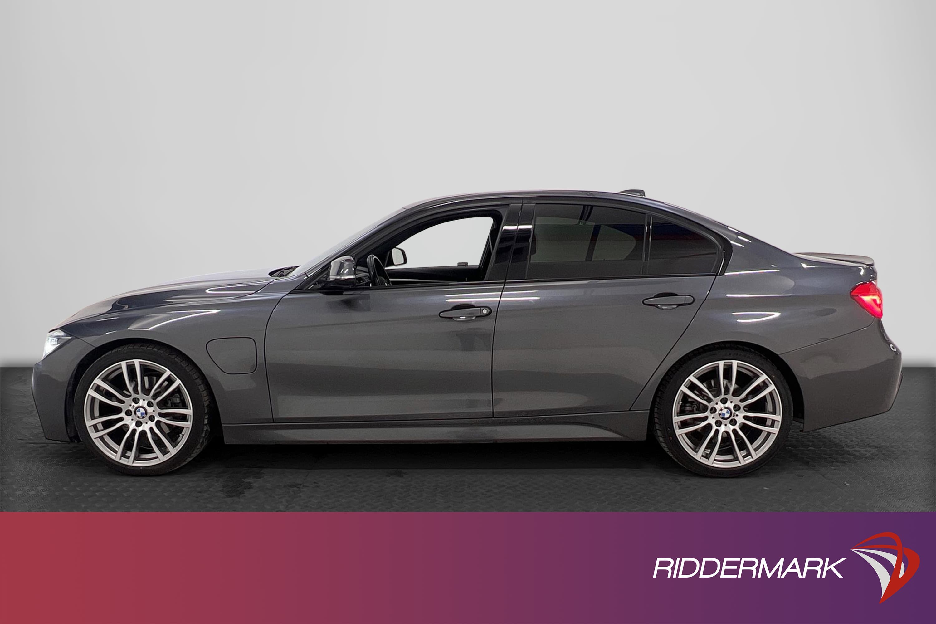 BMW 330e Sedan 252hk