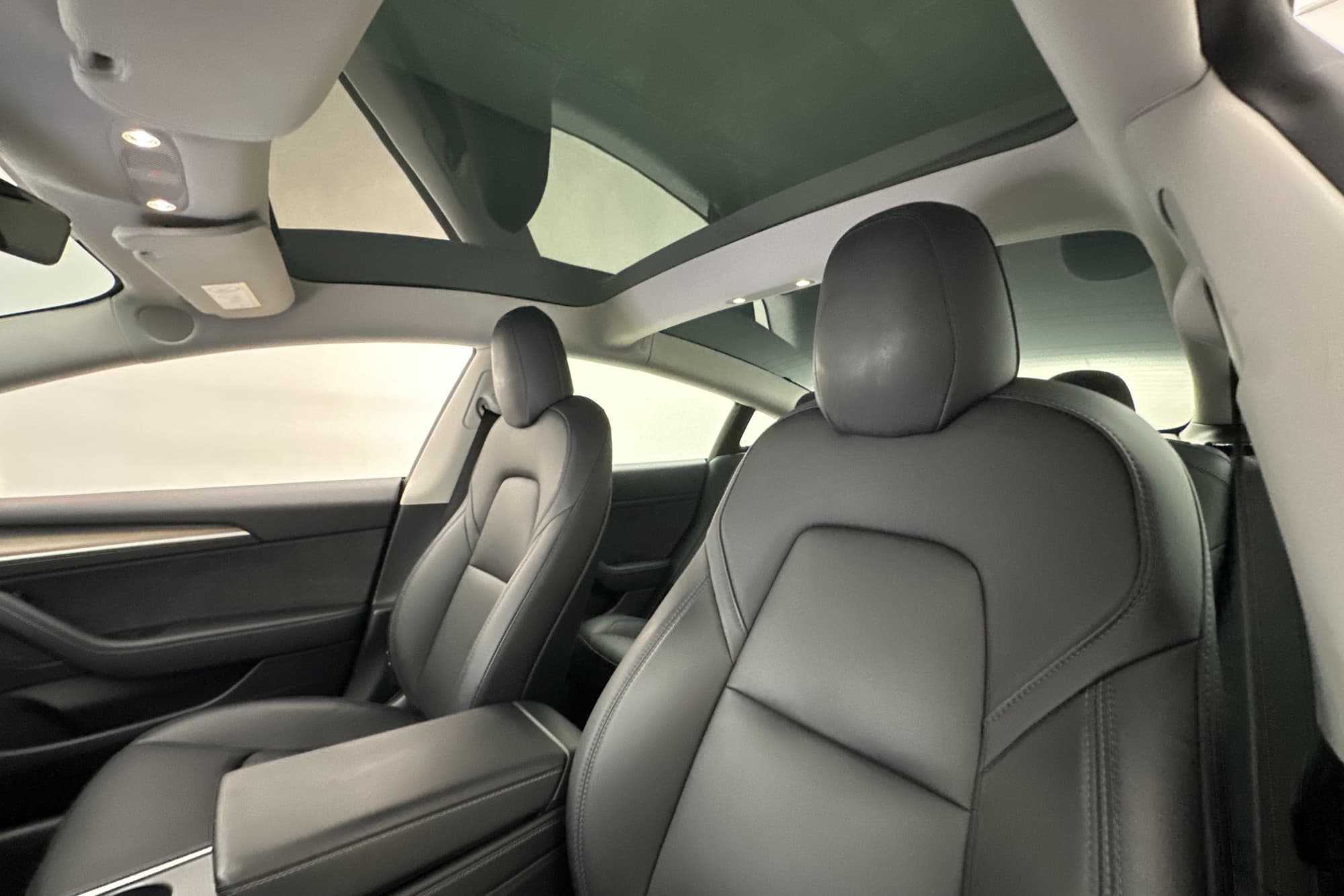 Tesla Model 3 Long Range AWD Autopilot Svensksåld MOMS