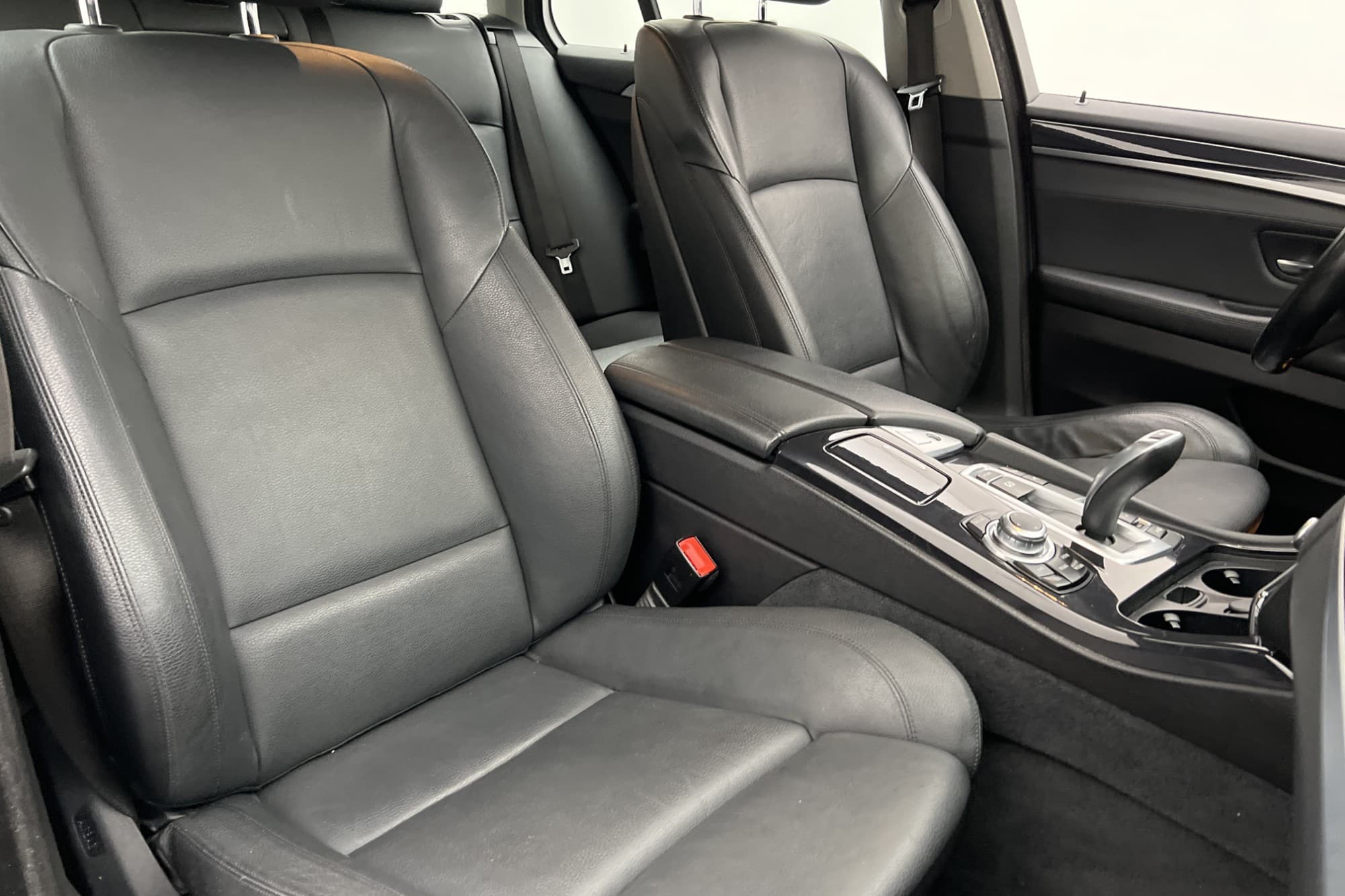 BMW 520d xDrive Touring Helskinn Dragkrok Sensorer Rattvärme