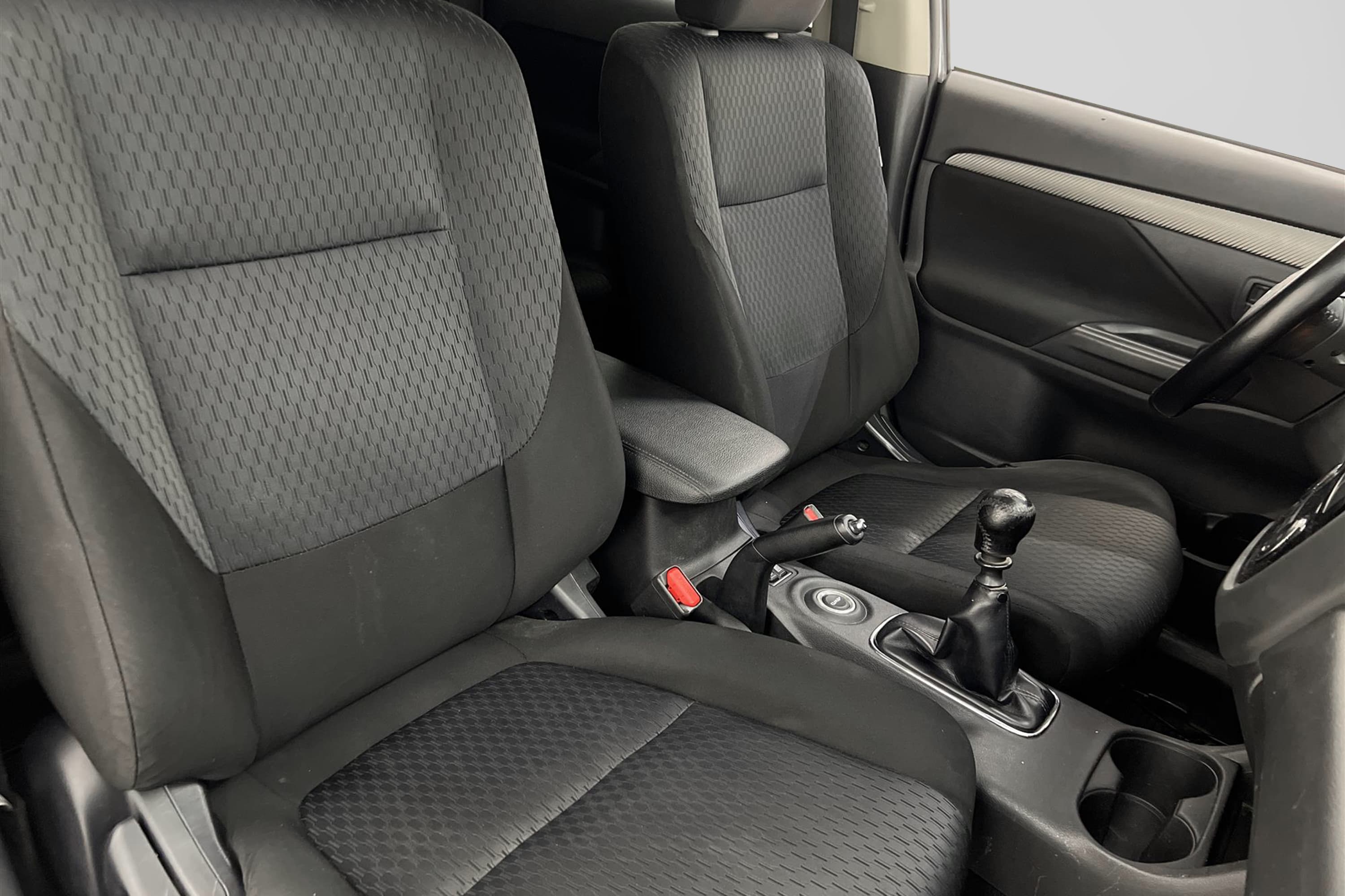 Mitsubishi Outlander 2.2 Di-D AWD M-Värm B-Kamera 0,54l/milinteriör