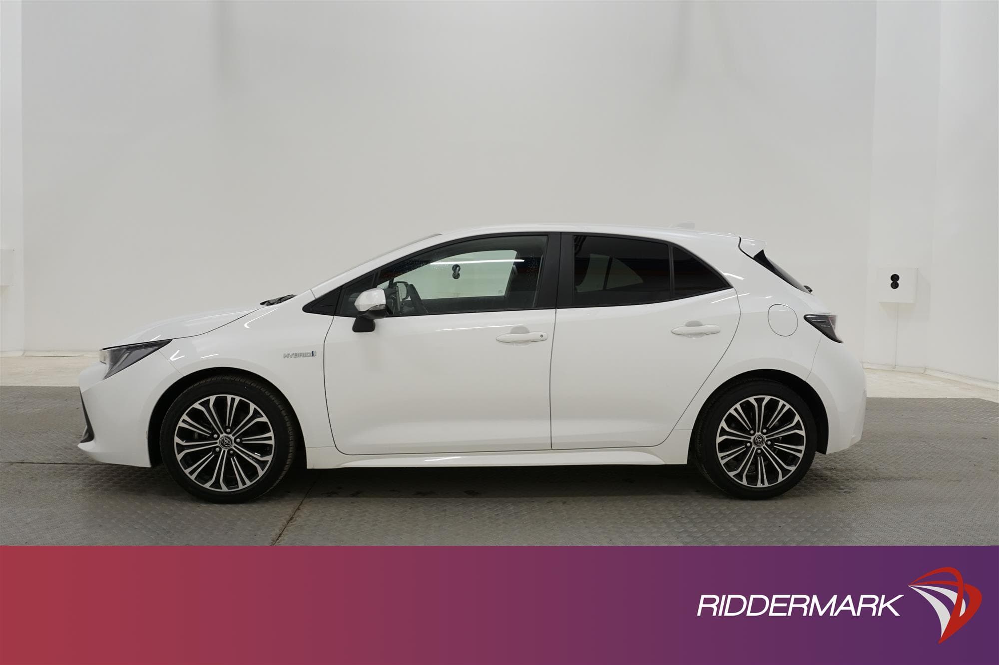 Toyota Corolla Hybrid e-CVT 184hk B-Kam Nybesiktad 0,39L/mil